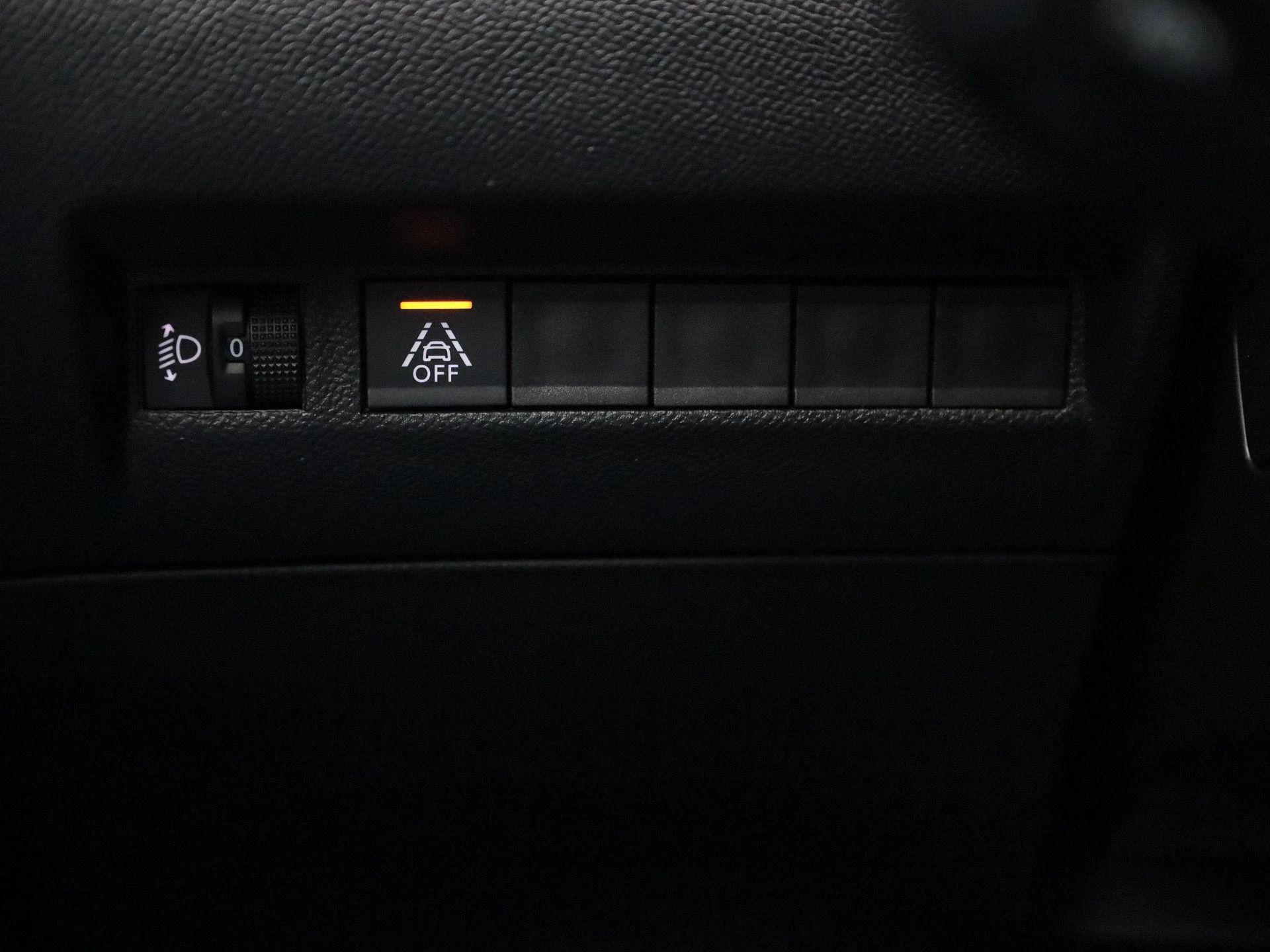 Peugeot-e-2008-image-29