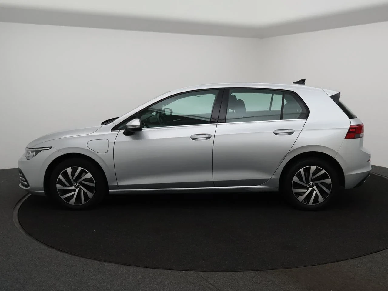 Volkswagen-Golf-image-13