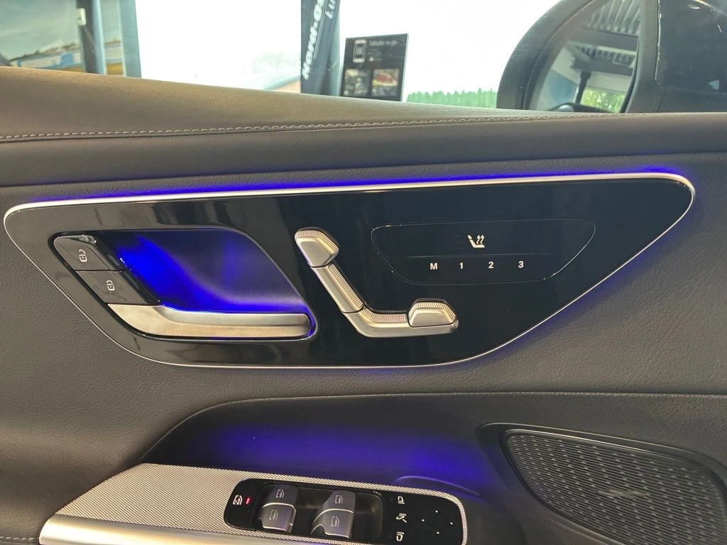 Mercedes-Benz-GLC 300 d-image-8
