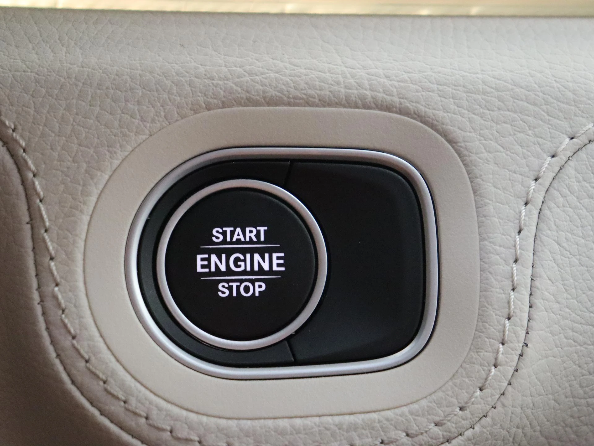 Mercedes-Benz-GLE-image-25