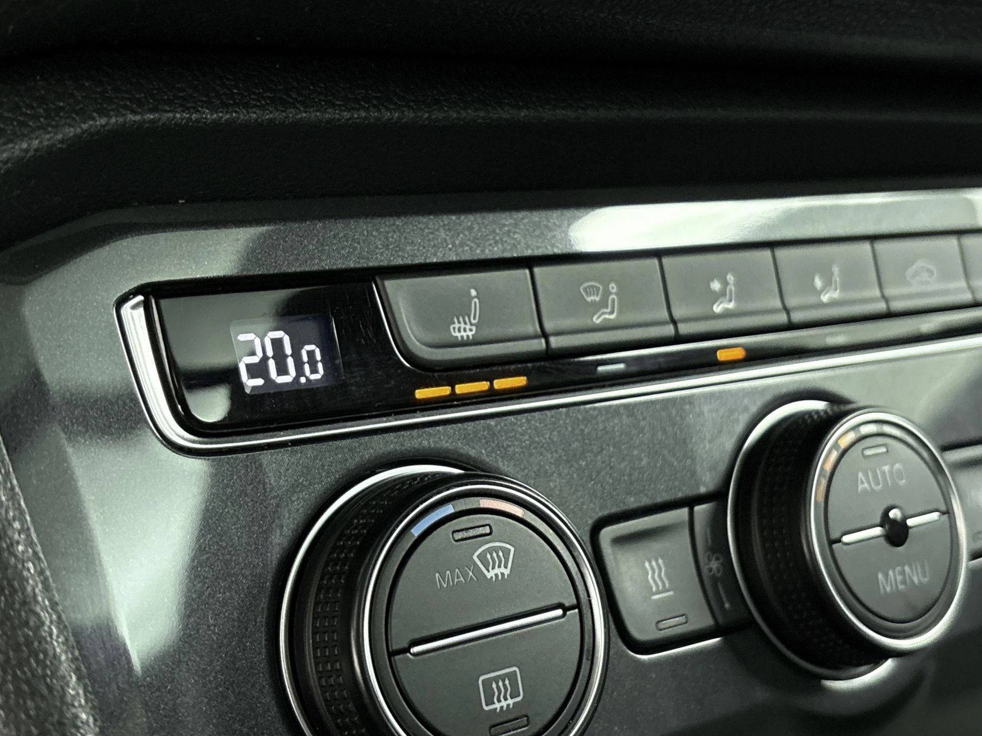 Volkswagen-Tiguan-image-7