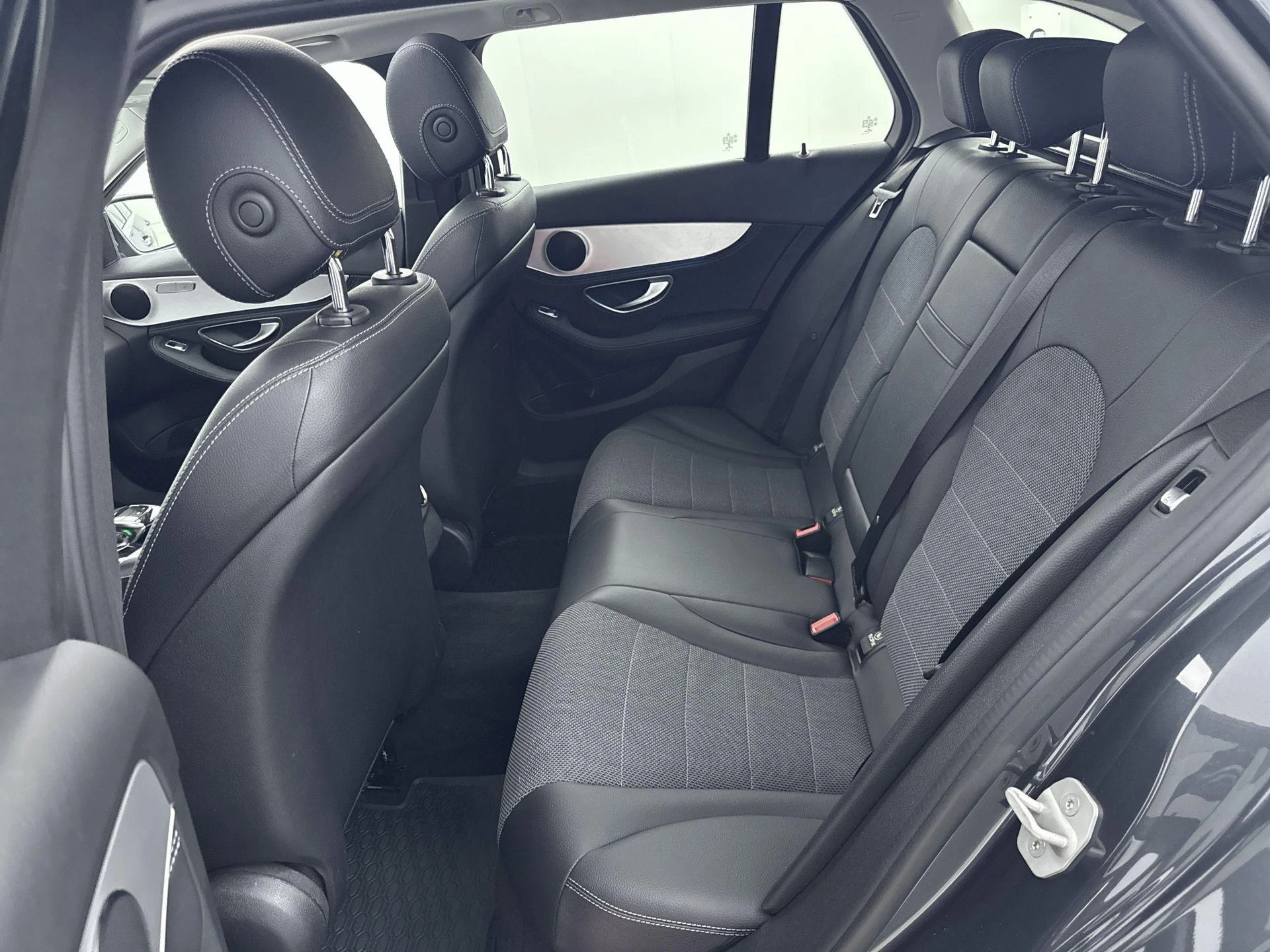 Mercedes-Benz-C-Klasse-image-27
