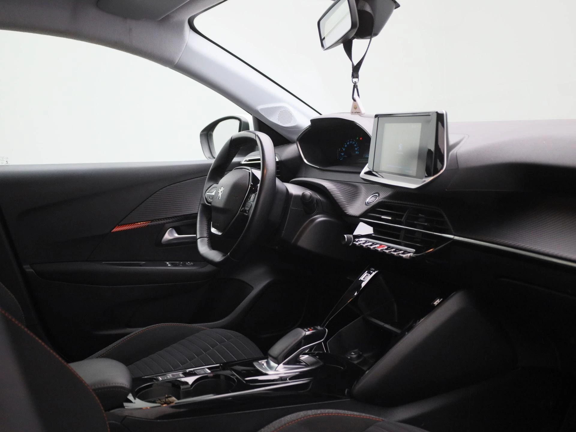 Peugeot-e-208-image-27