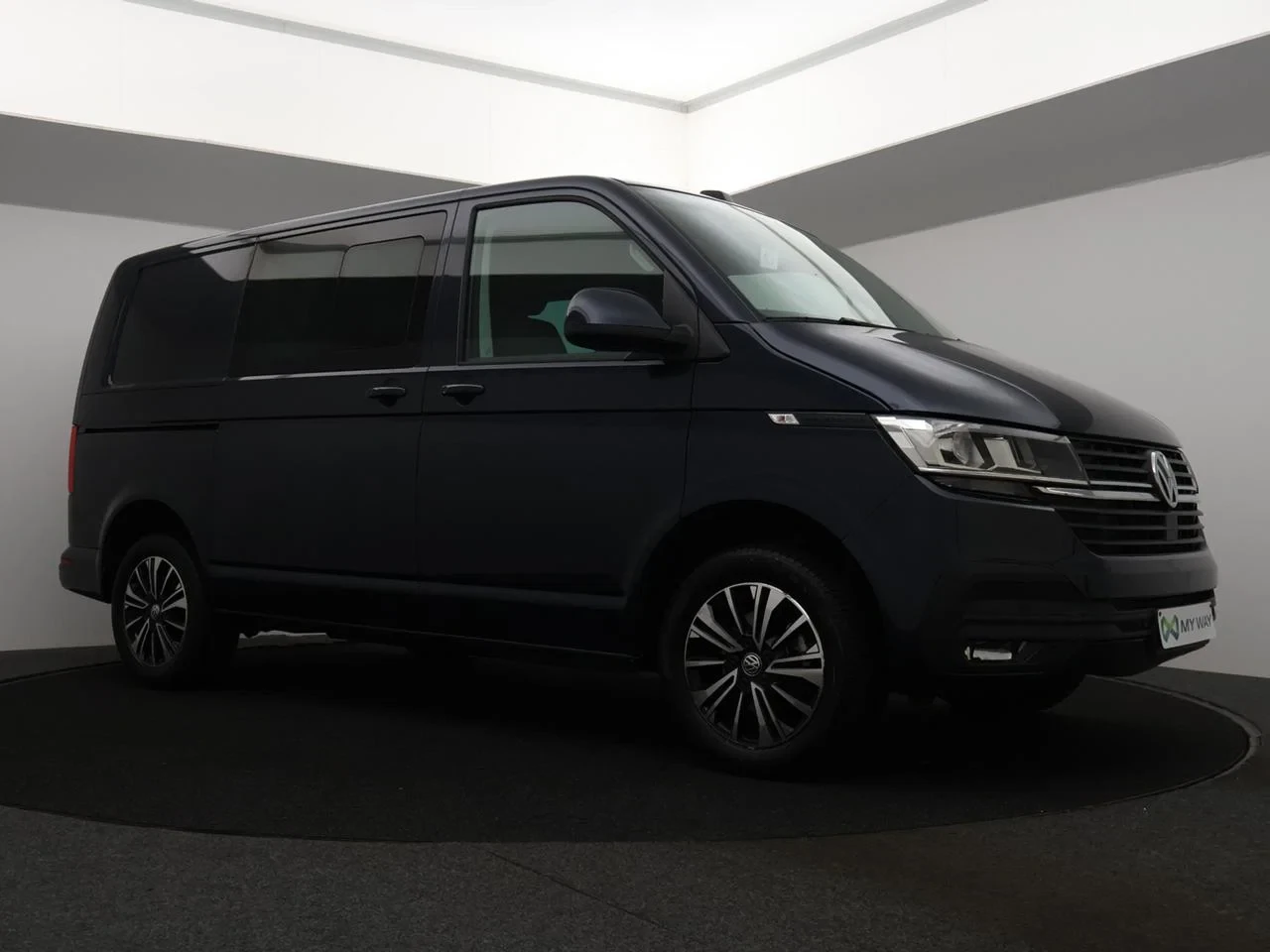 Volkswagen-Transporter-image-2