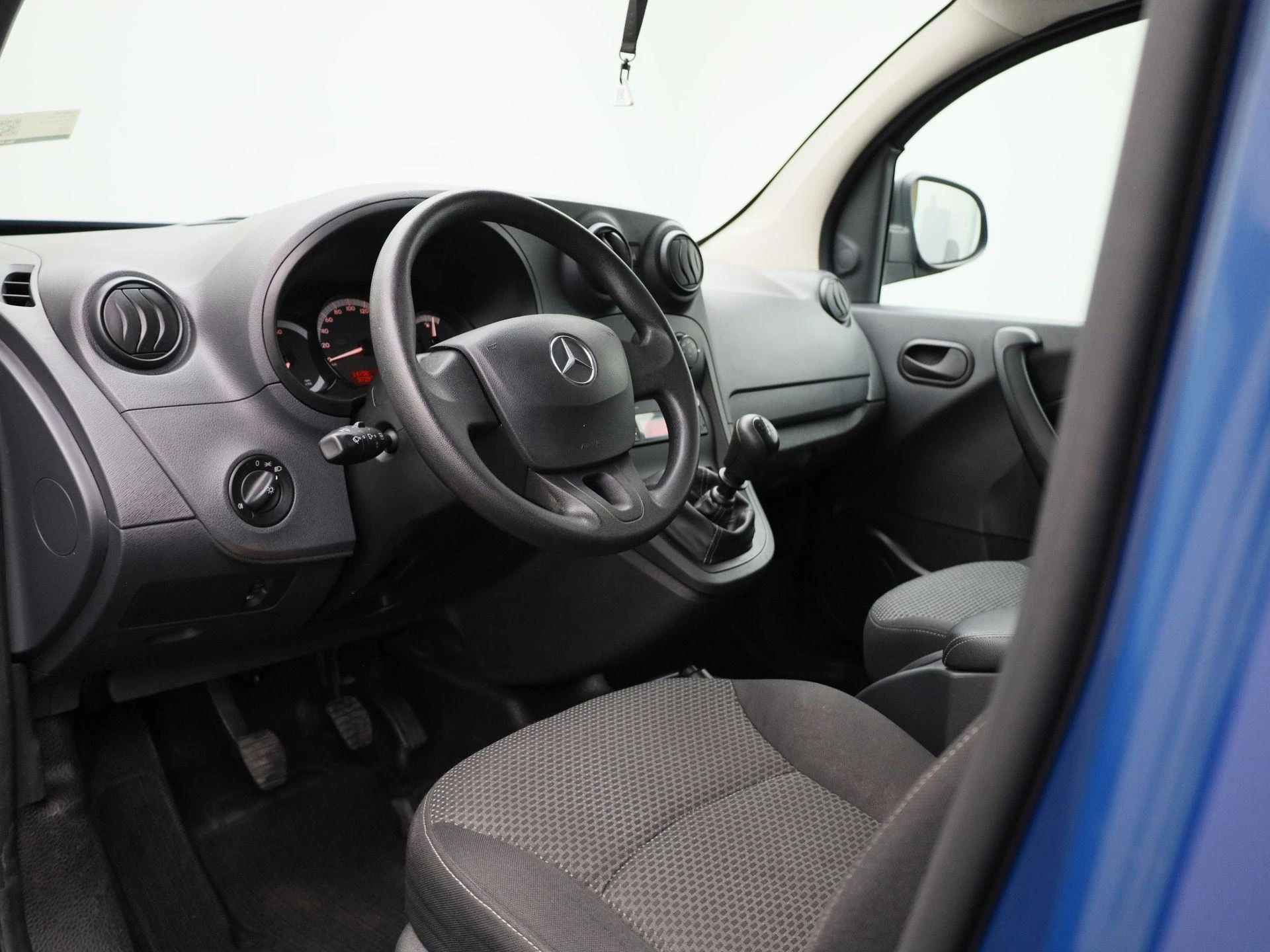 Mercedes-Benz-Citan-image-26