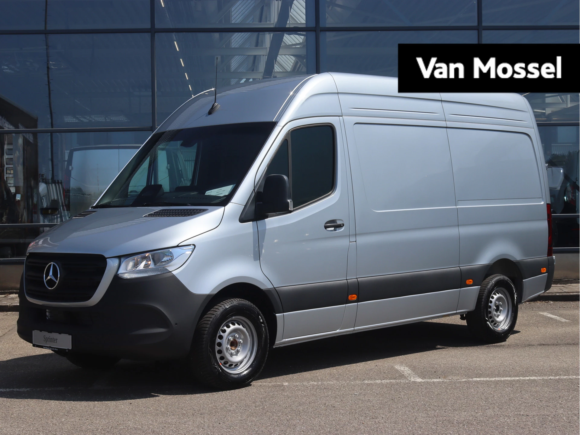 Mercedes-Benz-Sprinter-image-0