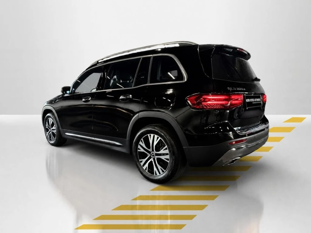 Mercedes-Benz-GLB 200 d-image-12