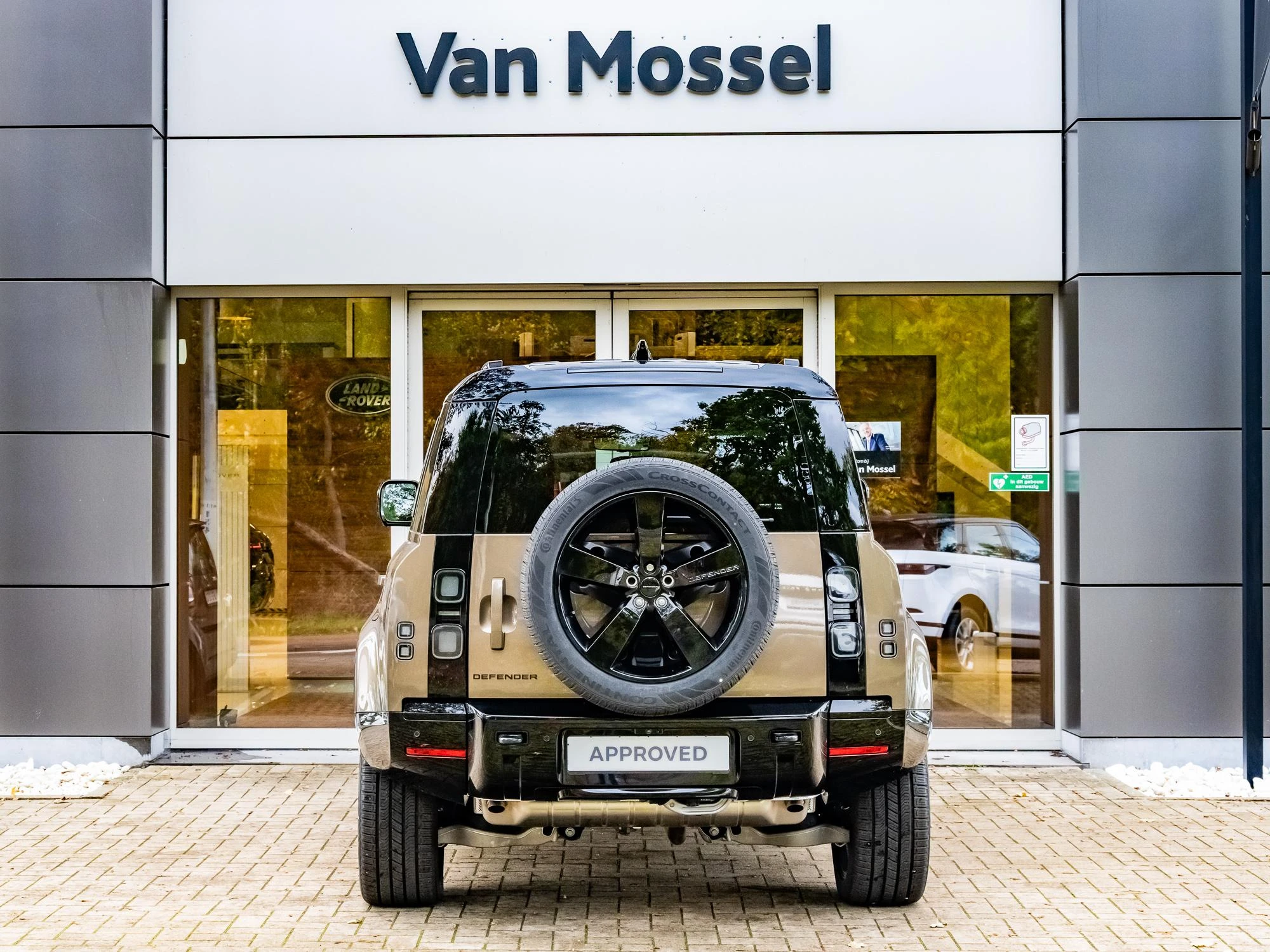 Land Rover-Defender-image-4