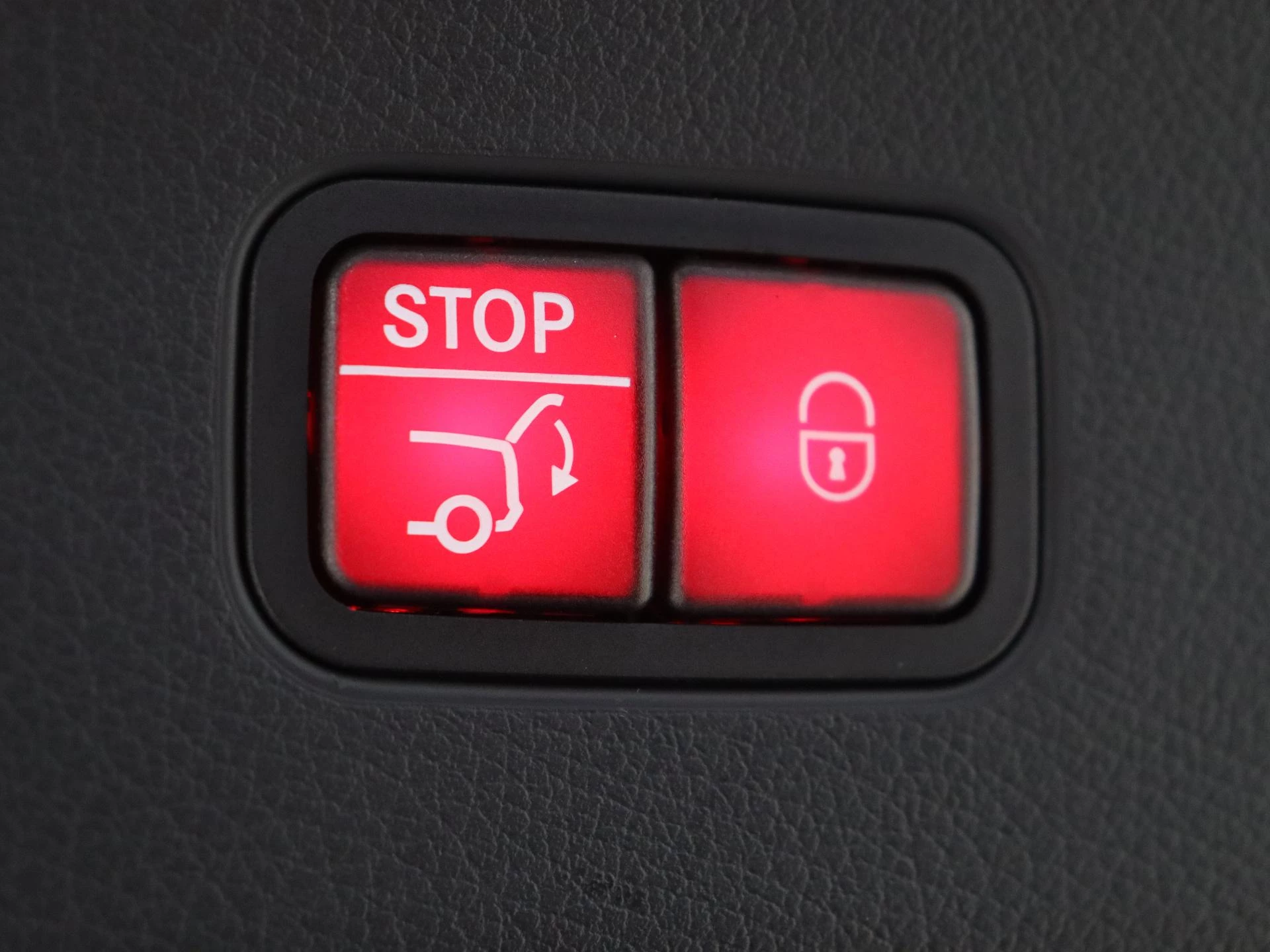 Mercedes-Benz-GLC-image-34