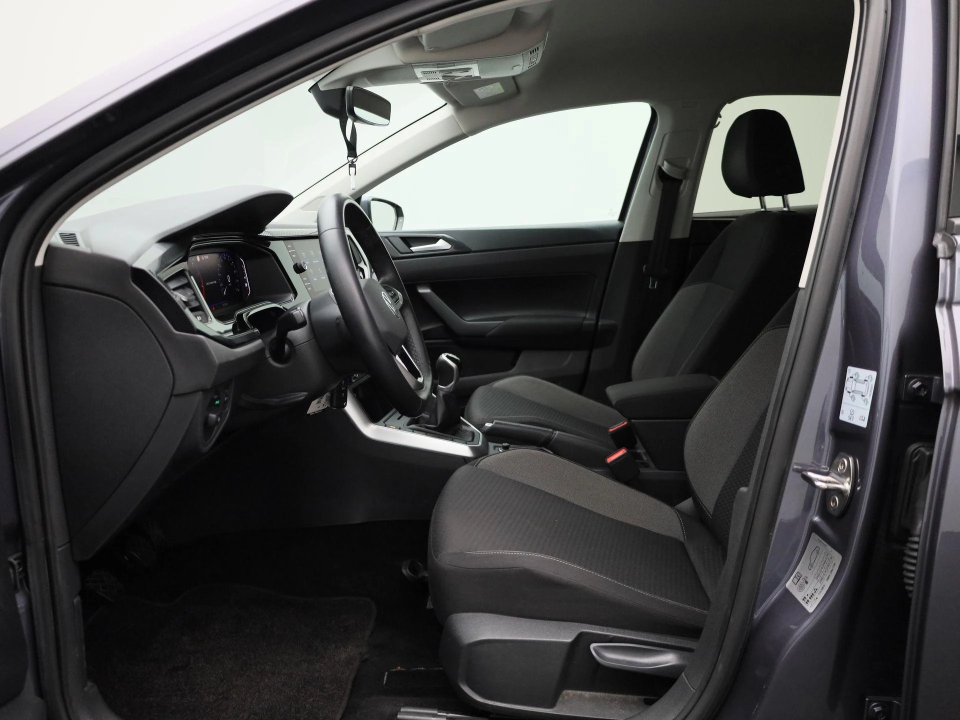 Volkswagen-Polo-image-8