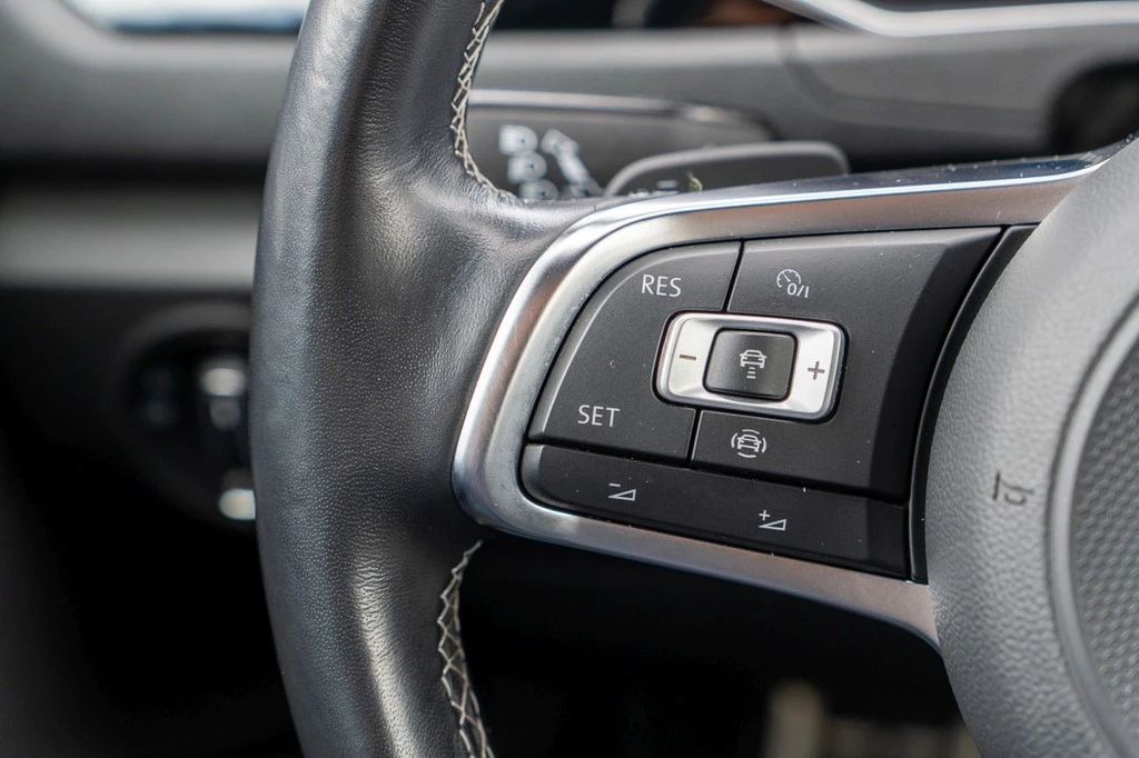 Volkswagen-T-Roc-image-17