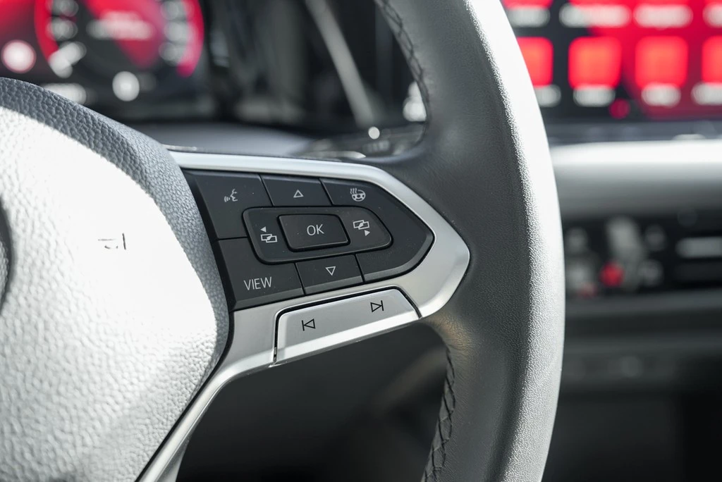 Volkswagen-Golf-image-17