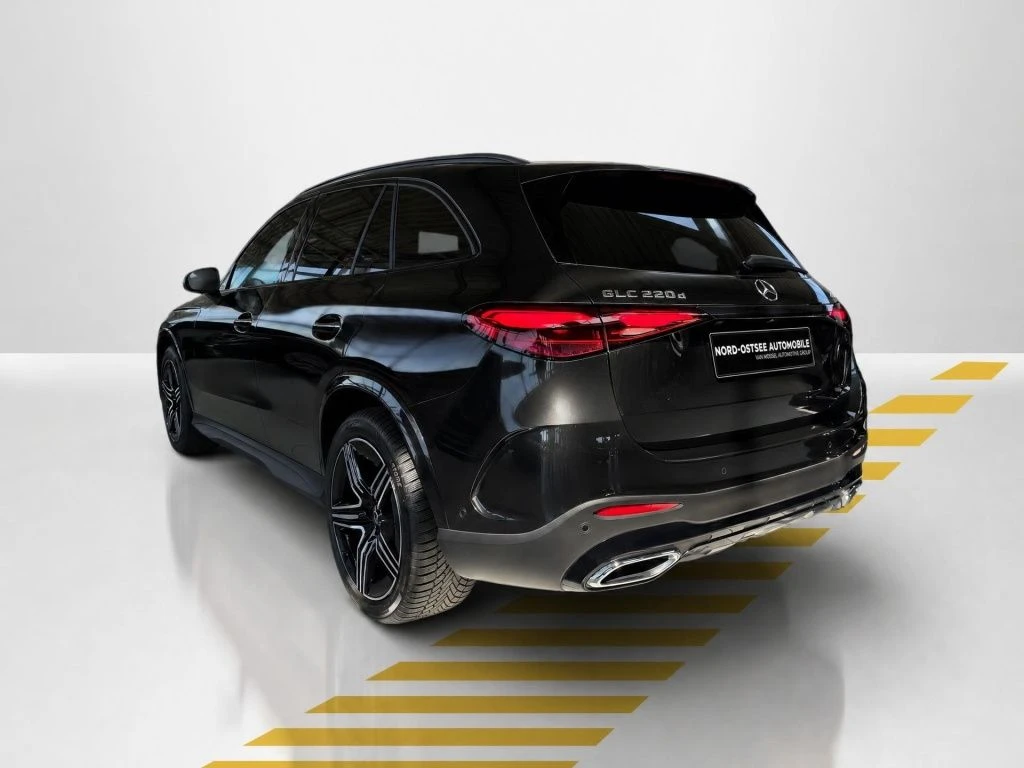 Mercedes-Benz-GLC 220 d-image-12
