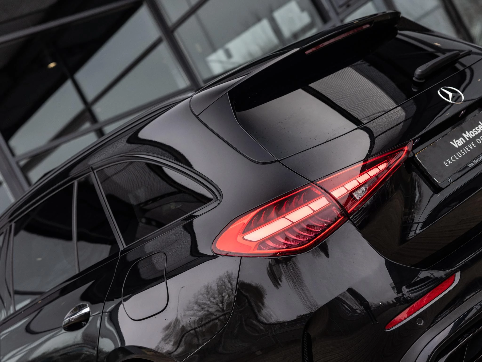 Mercedes-Benz-C-Klasse-image-14