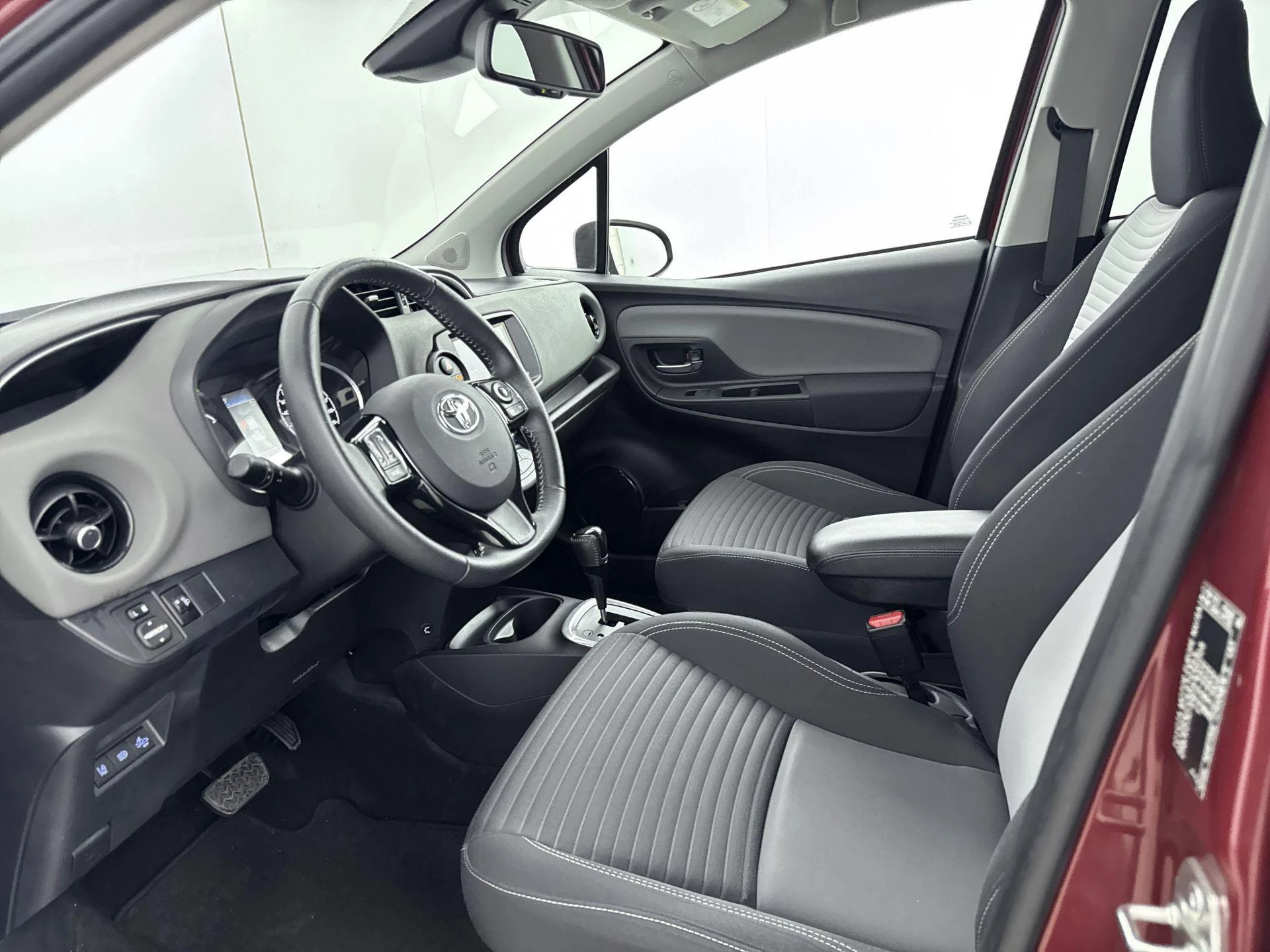 Toyota-Yaris-image-10