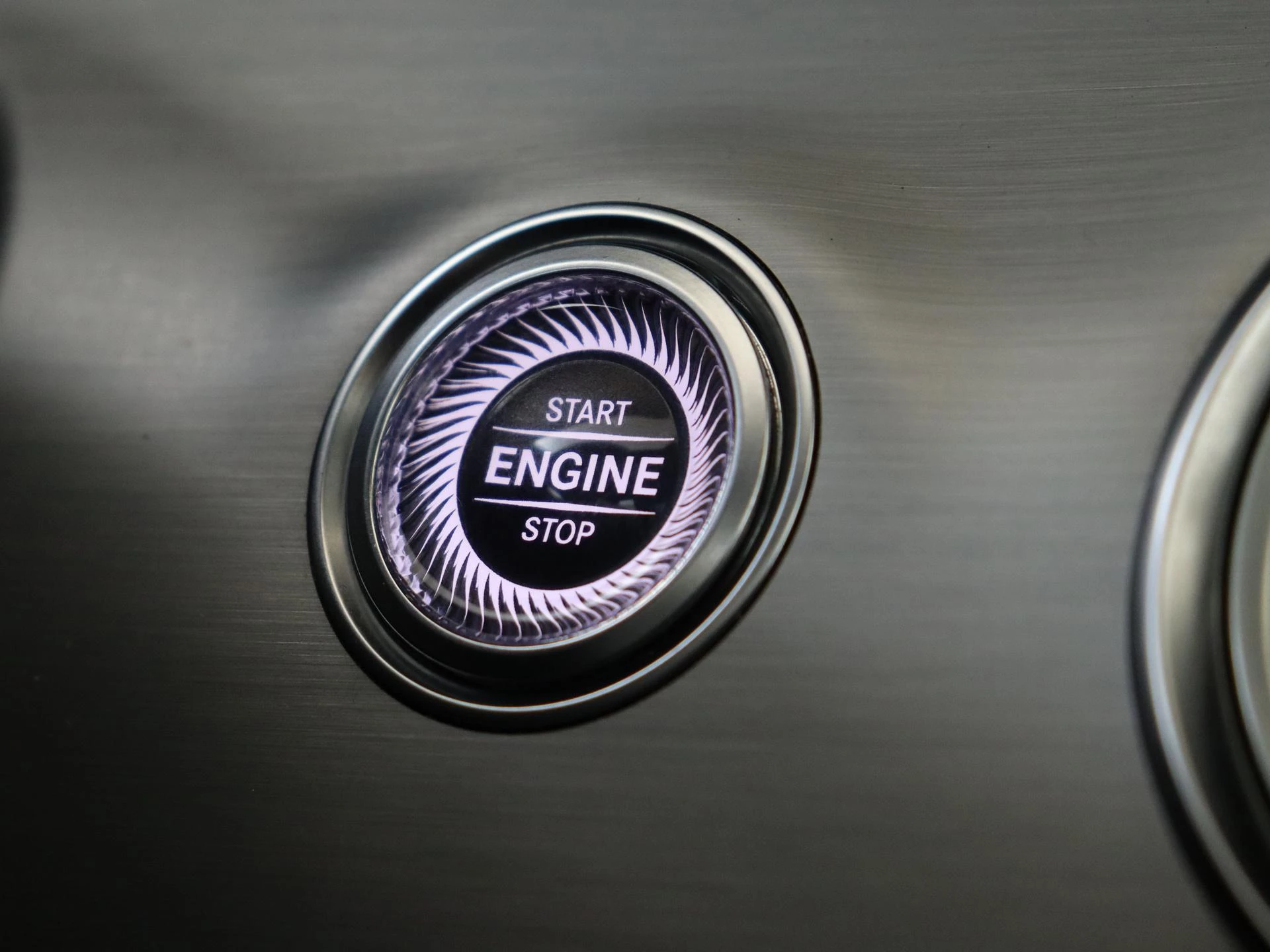 Mercedes-Benz-E-Klasse-image-20