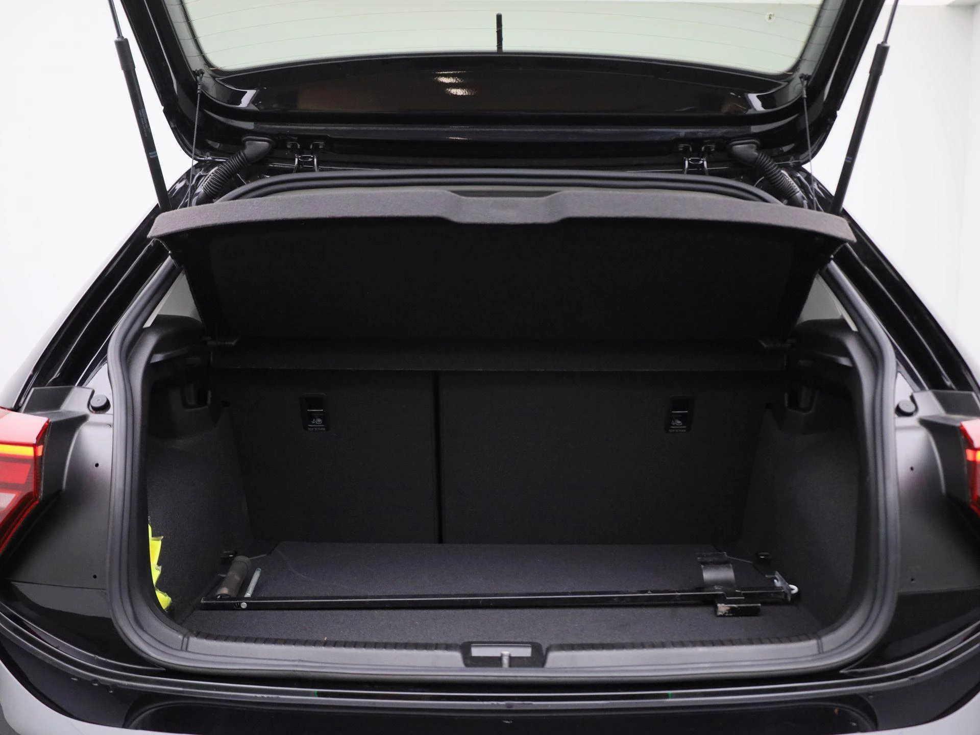 Volkswagen-Polo-image-13