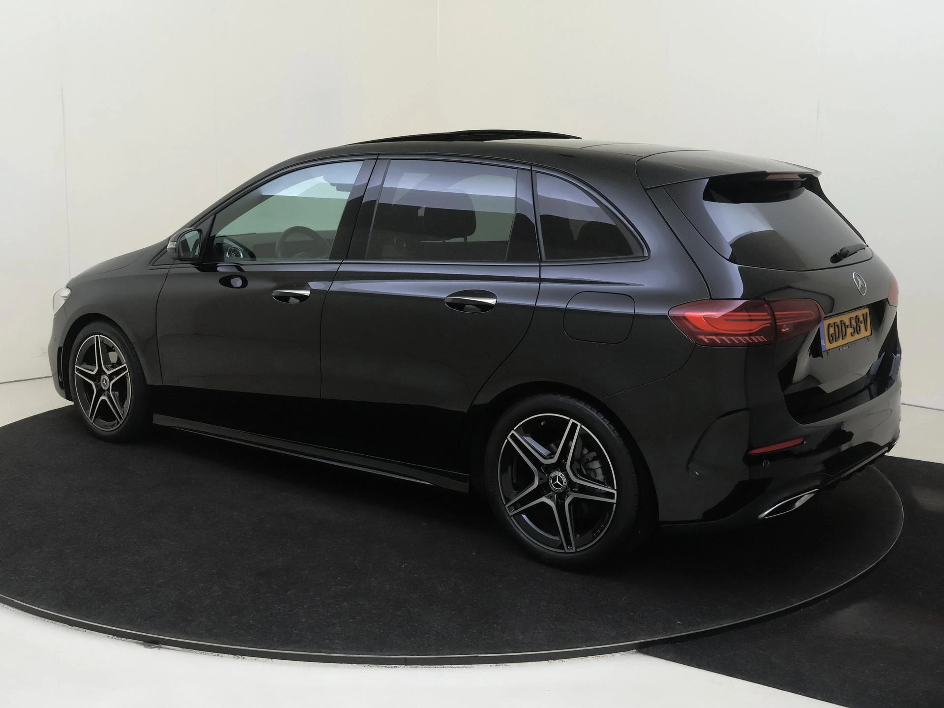 Mercedes-Benz-B-Klasse-image-2