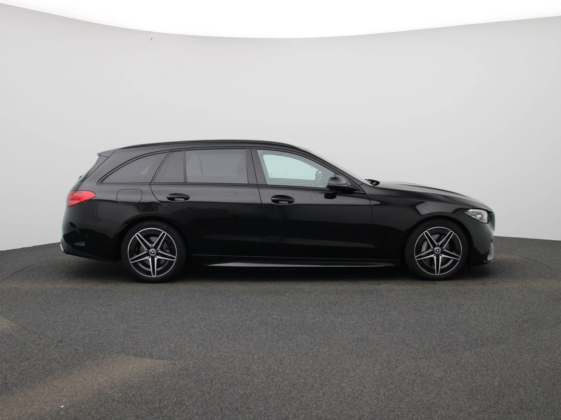 Mercedes-Benz-C-Klasse-image-5