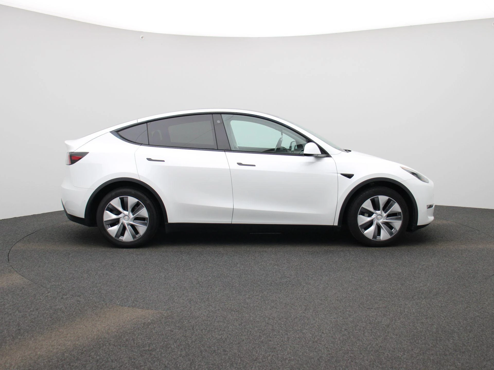 Tesla-Model Y-image-5