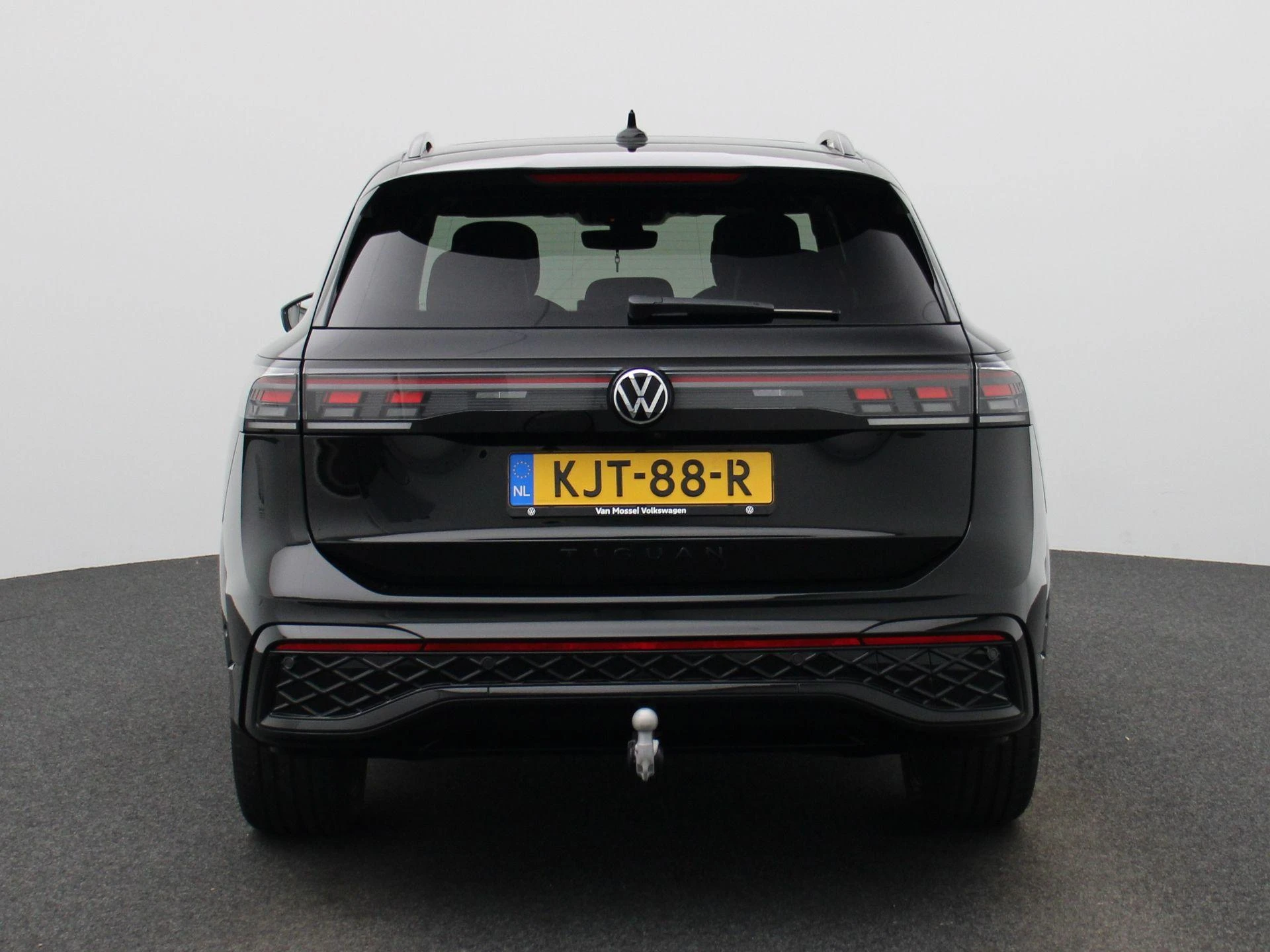 Volkswagen-Tiguan-image-4