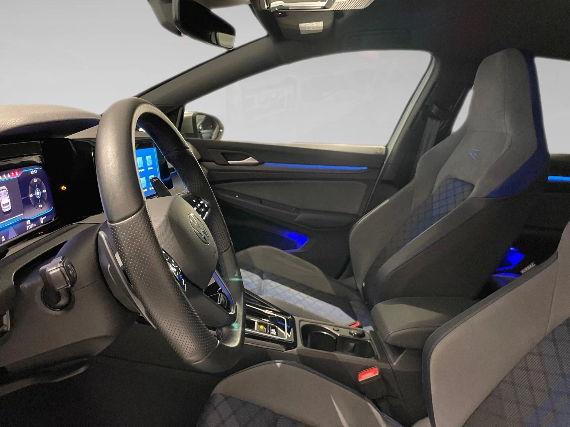 Volkswagen-Golf-image-3