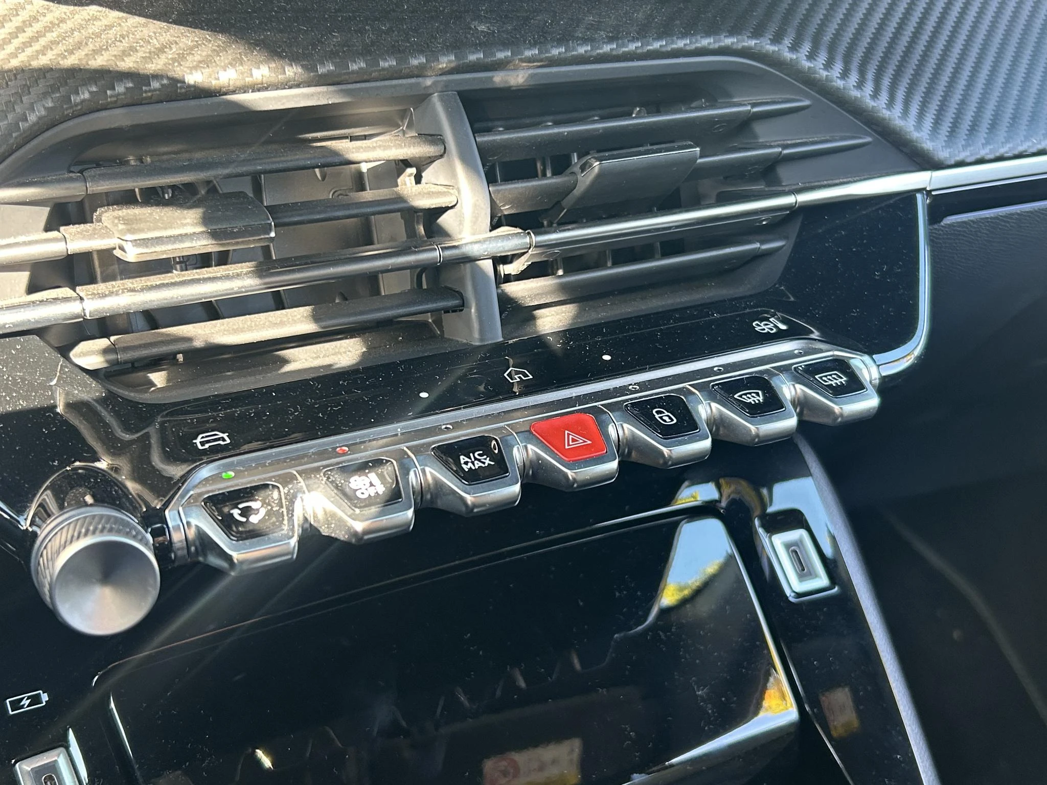 Peugeot-208-image-19