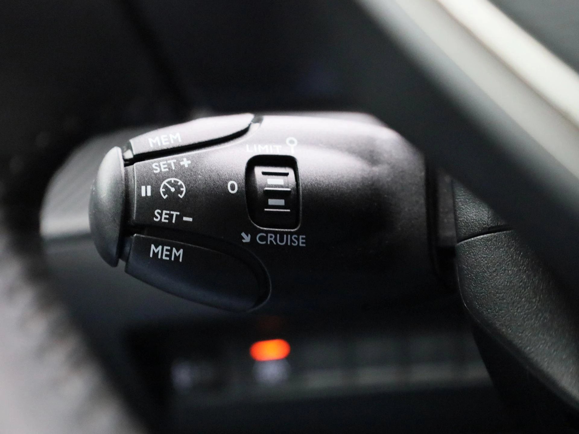 Peugeot-e-2008-image-25