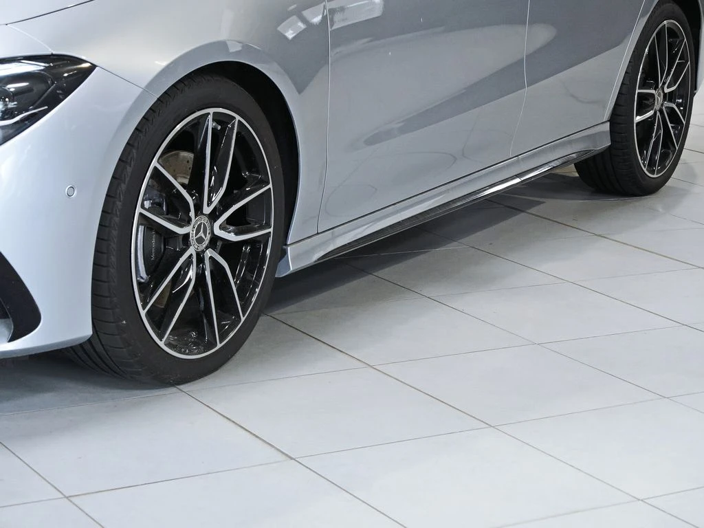 Mercedes-Benz-CLA 200 d-image-6
