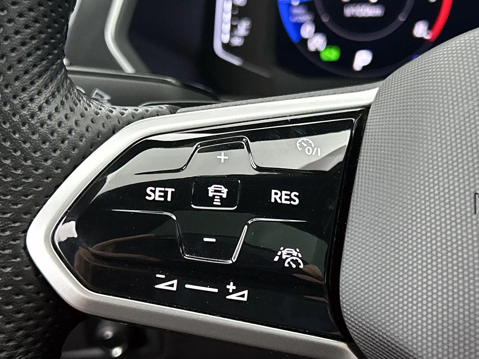 Volkswagen-Tiguan Allspace-image-5