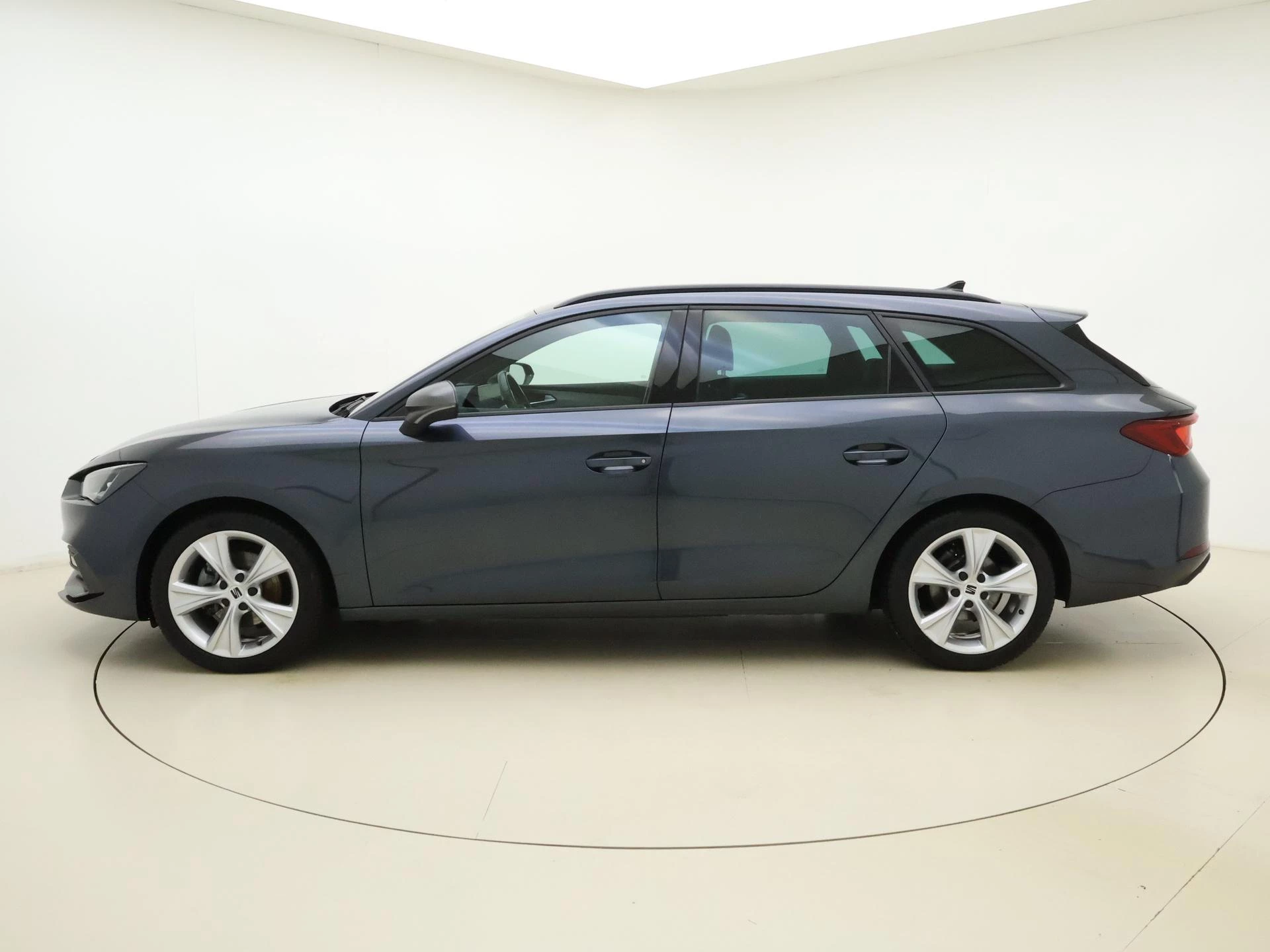 SEAT-Leon-image-1