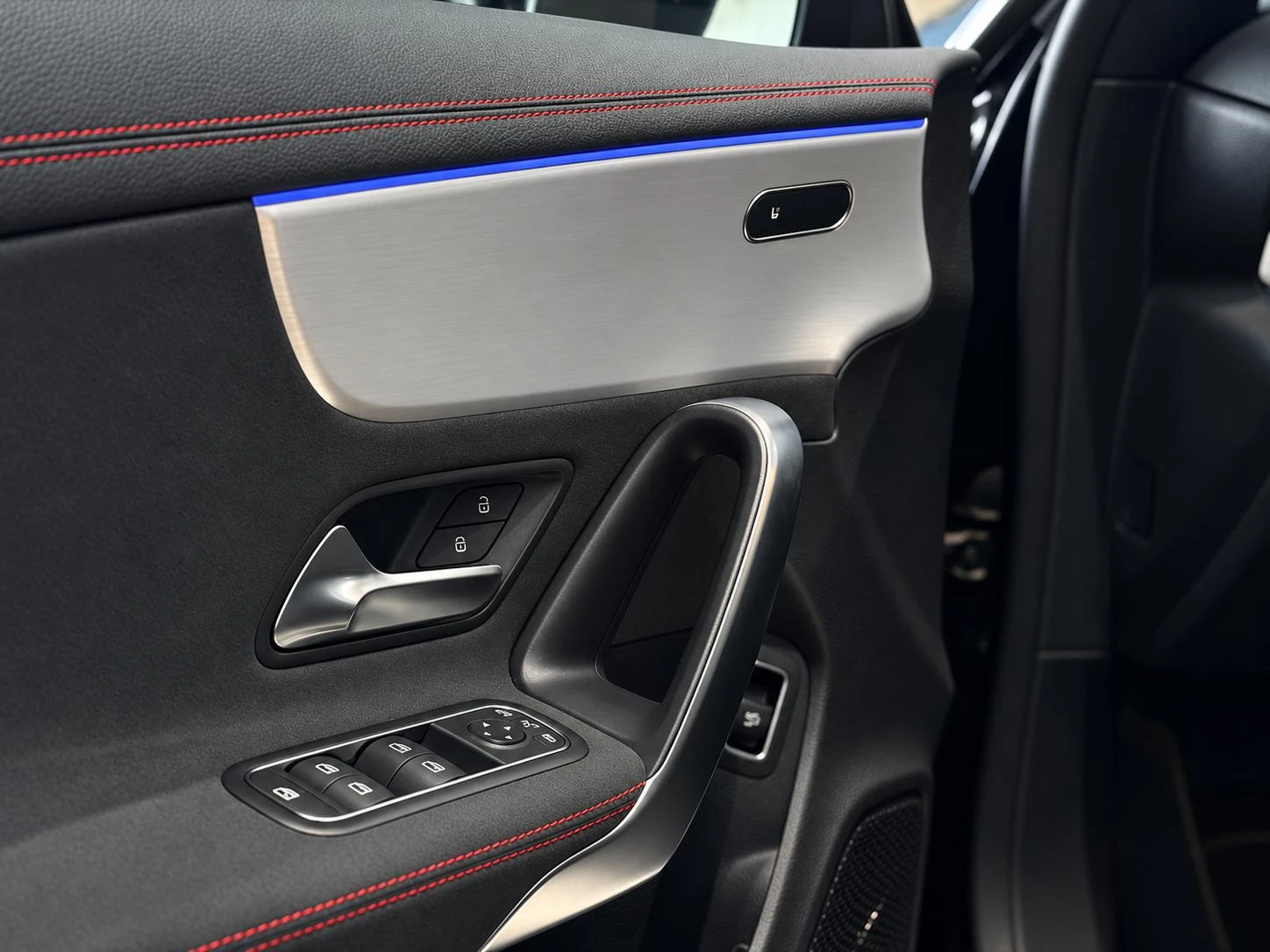 Mercedes-Benz-CLA-image-8