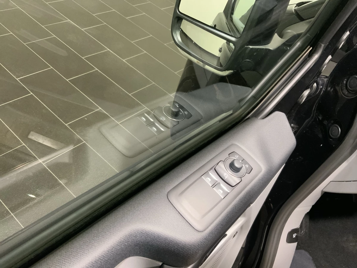 Ford-Tourneo Custom-image-15