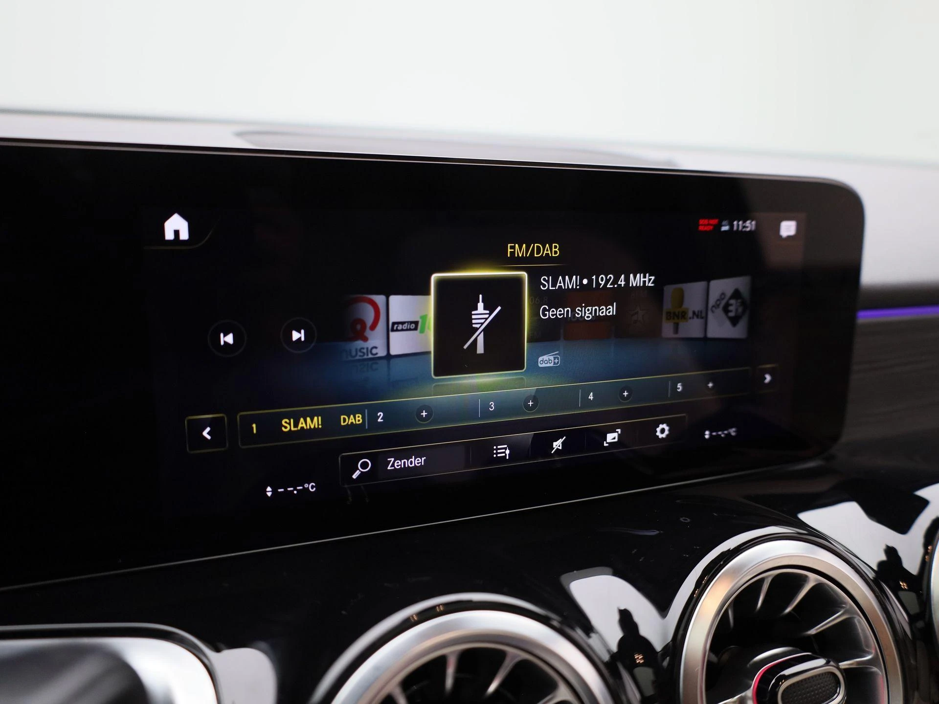 Mercedes-Benz-EQB-image-32