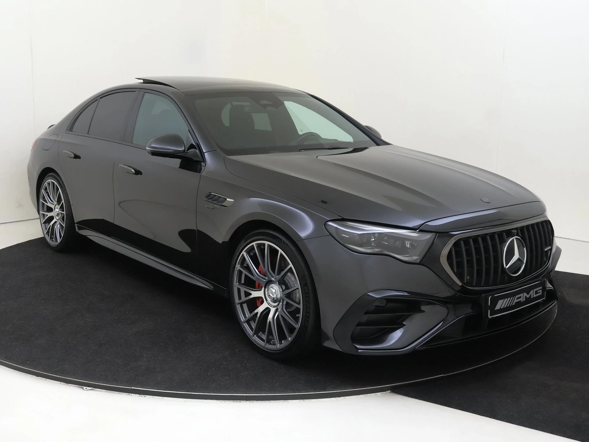 Mercedes-Benz-E-Klasse-image-4