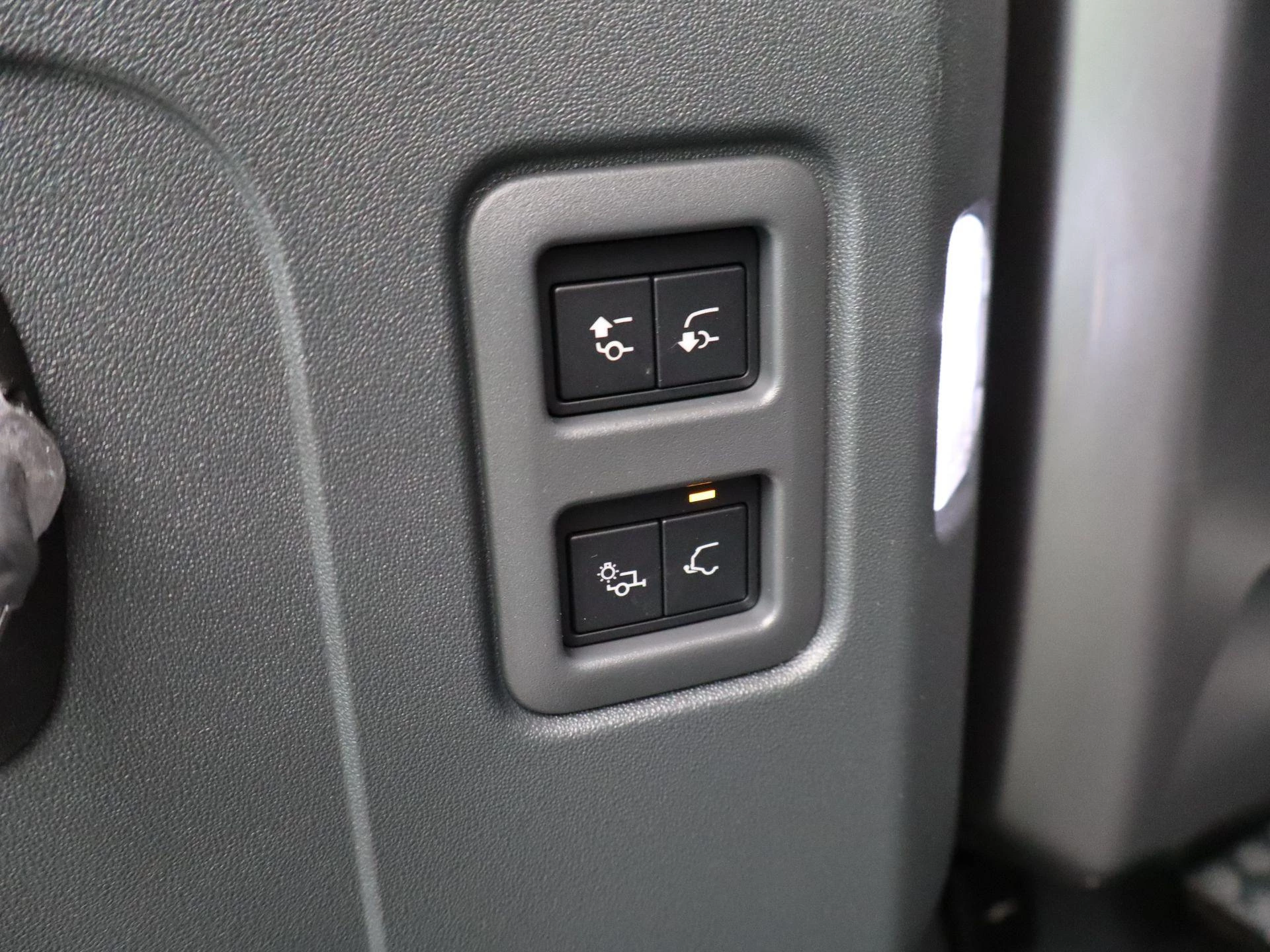 Land Rover-Defender-image-35