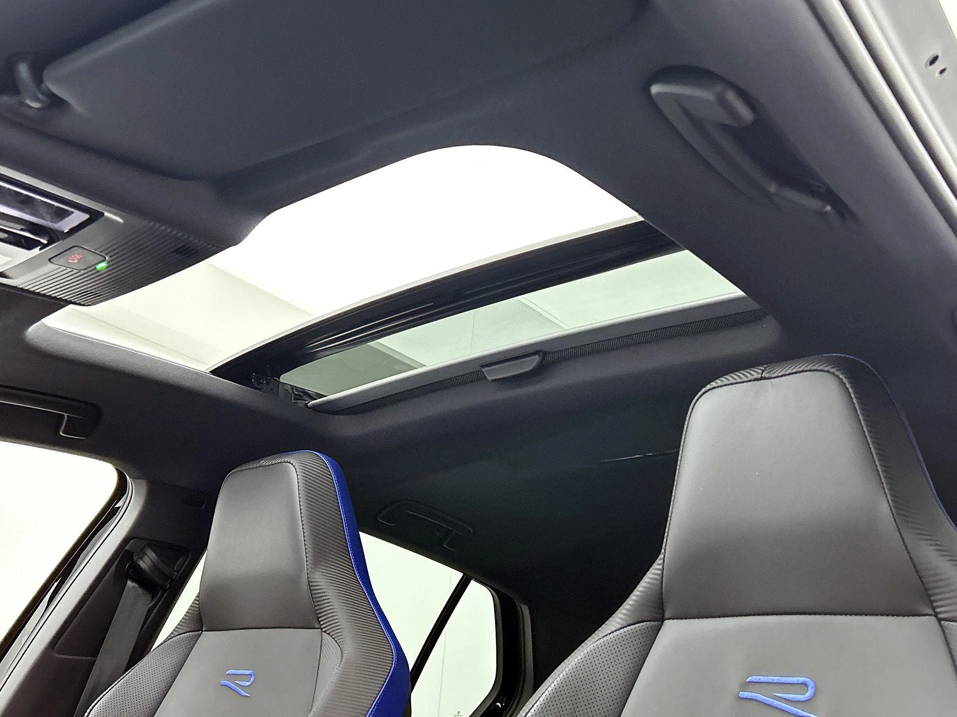 Volkswagen-Golf-image-33