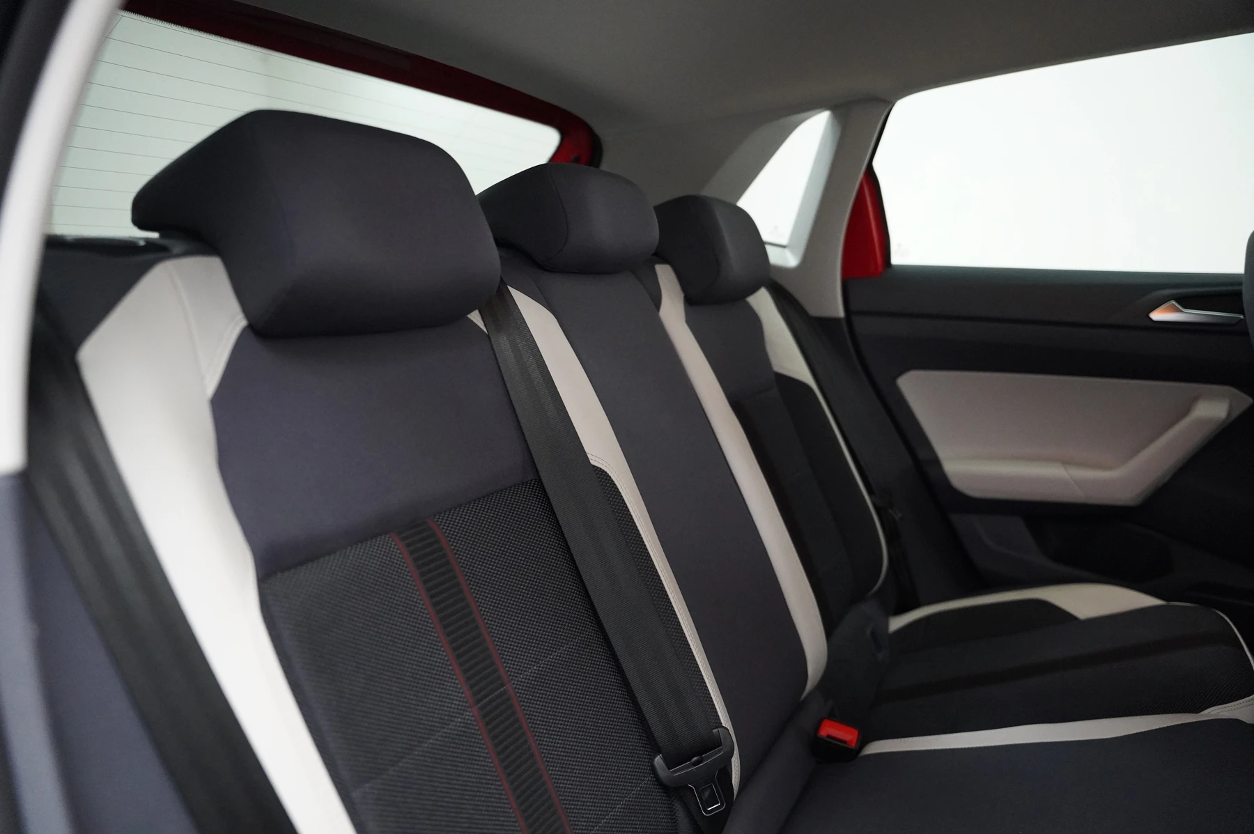 Volkswagen-Polo-image-25