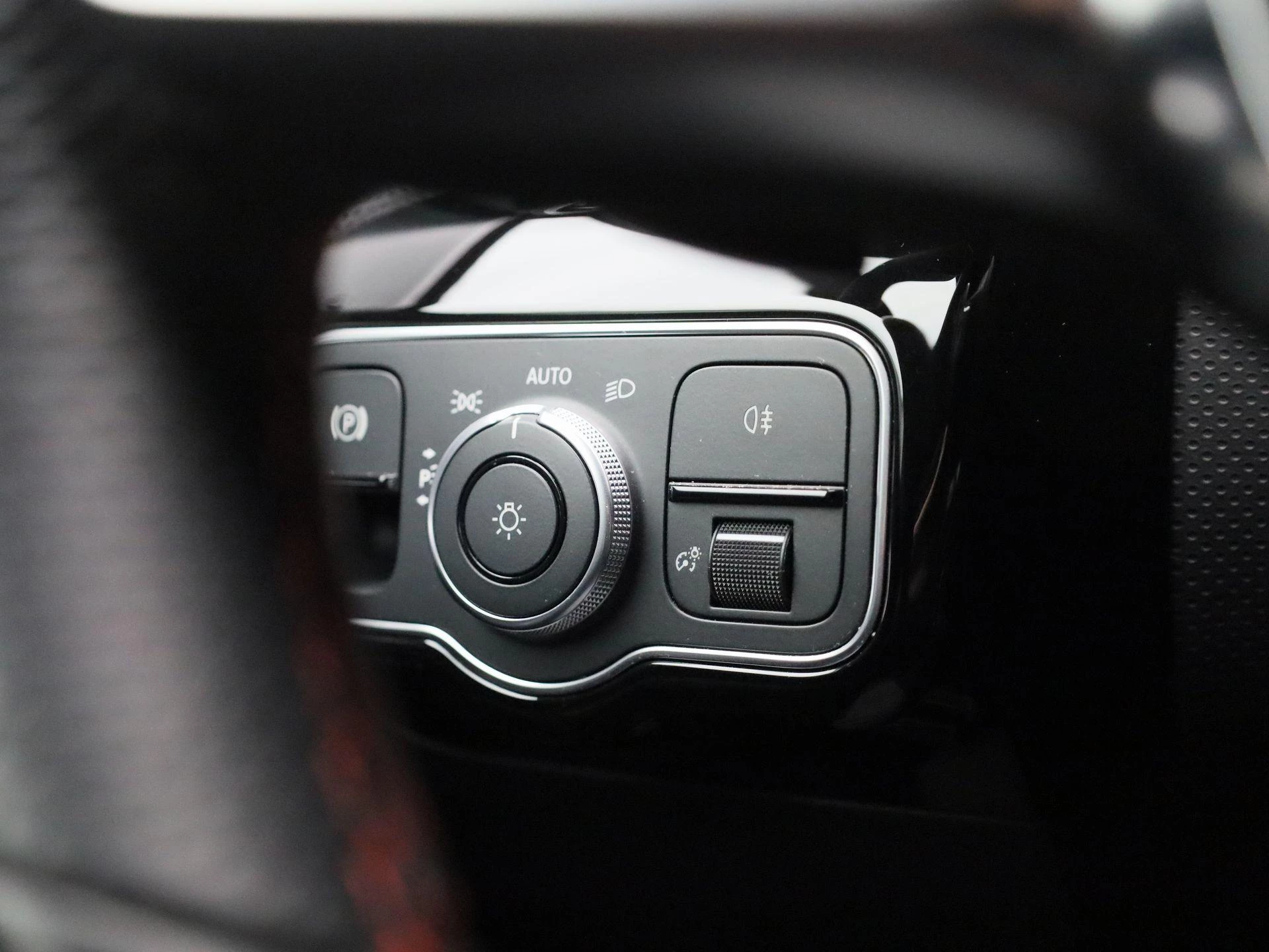 Mercedes-Benz-CLA-image-22