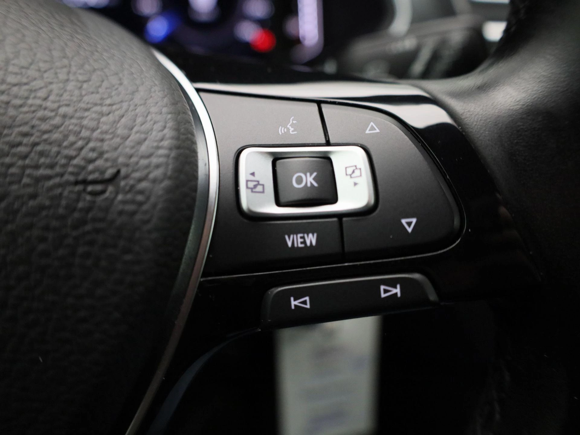 Volkswagen-Tiguan-image-18