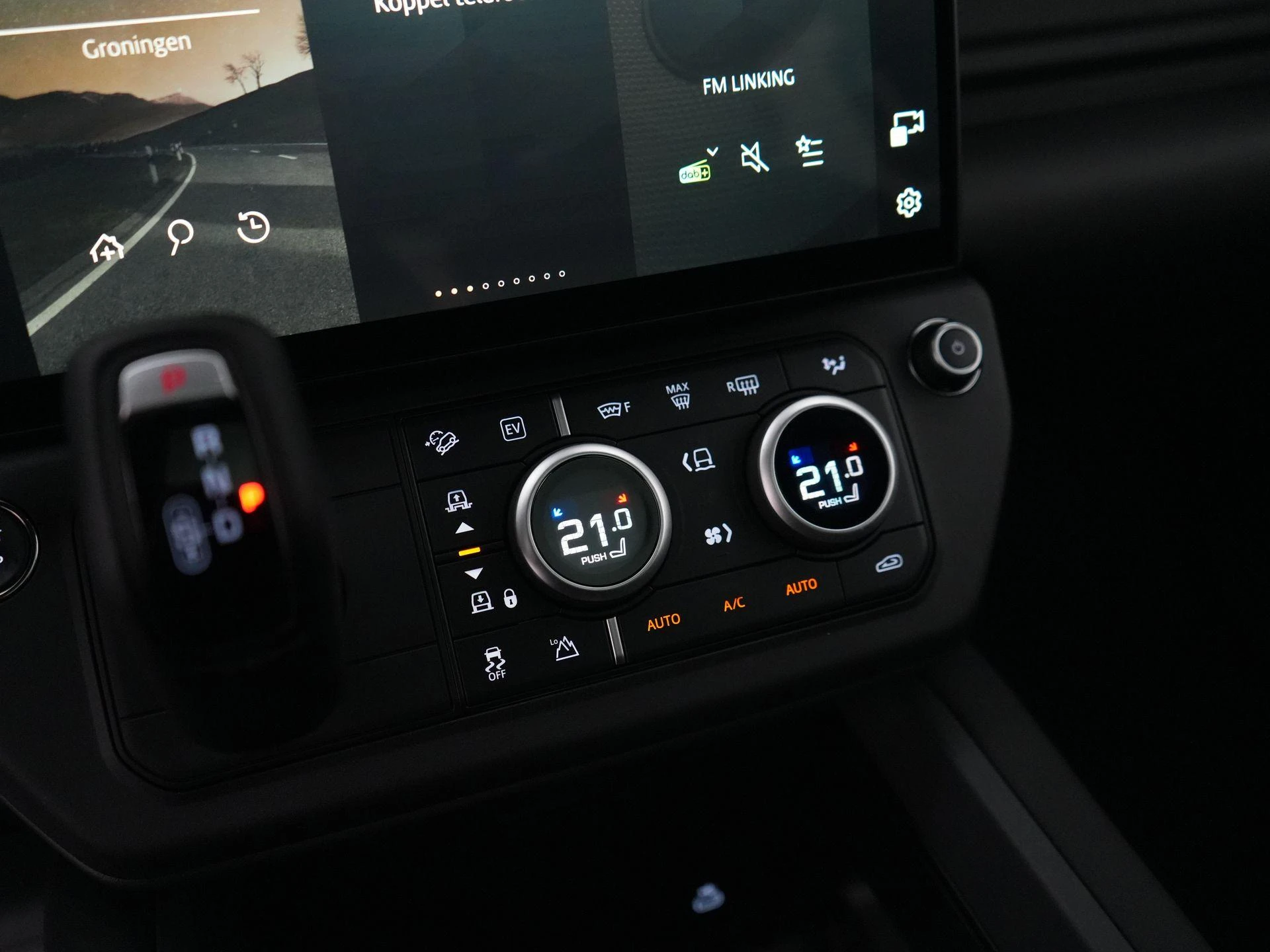 Land Rover-Defender-image-18