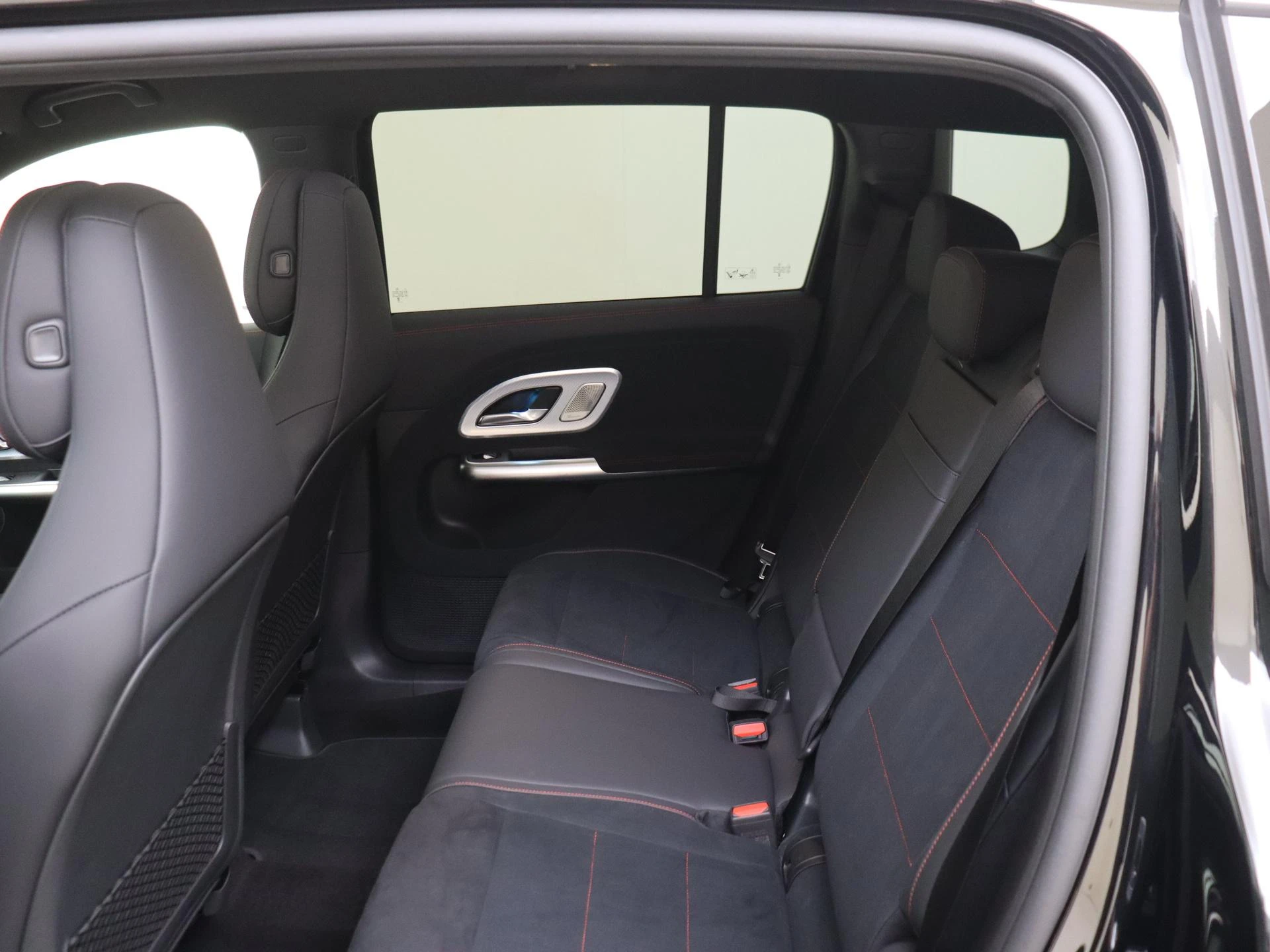 Mercedes-Benz-GLB-image-15