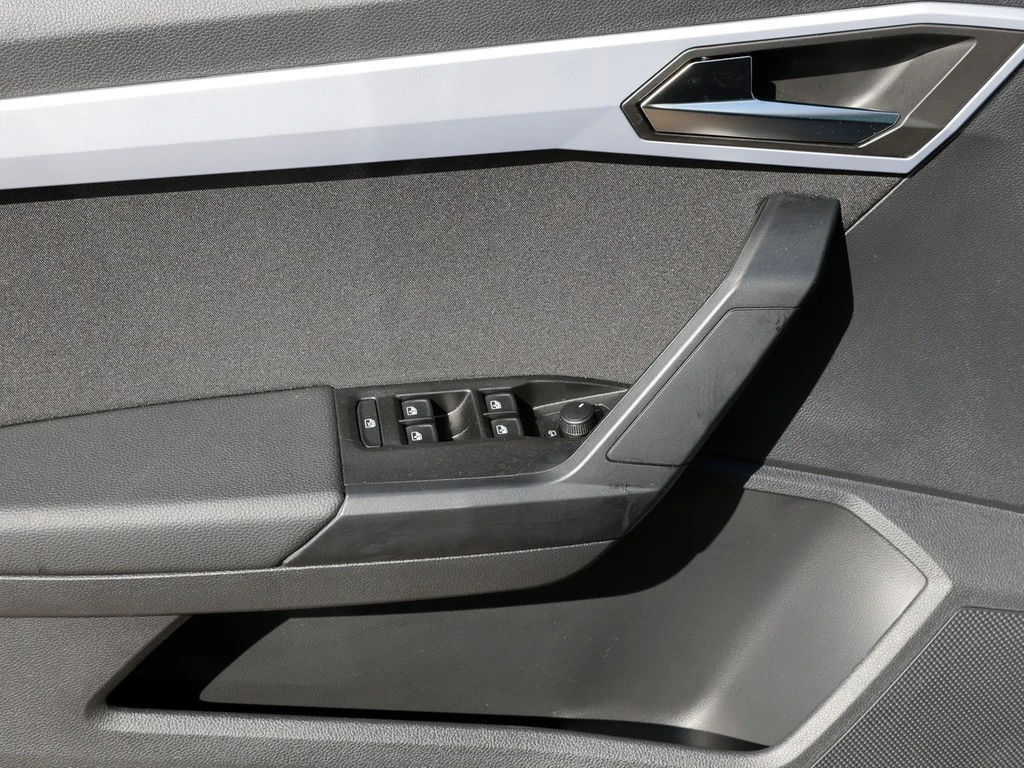 SEAT-Arona-image-15