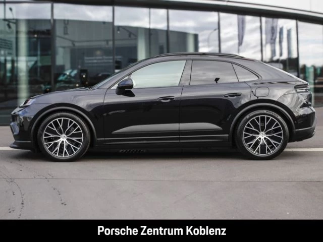 Porsche Macan 4 -