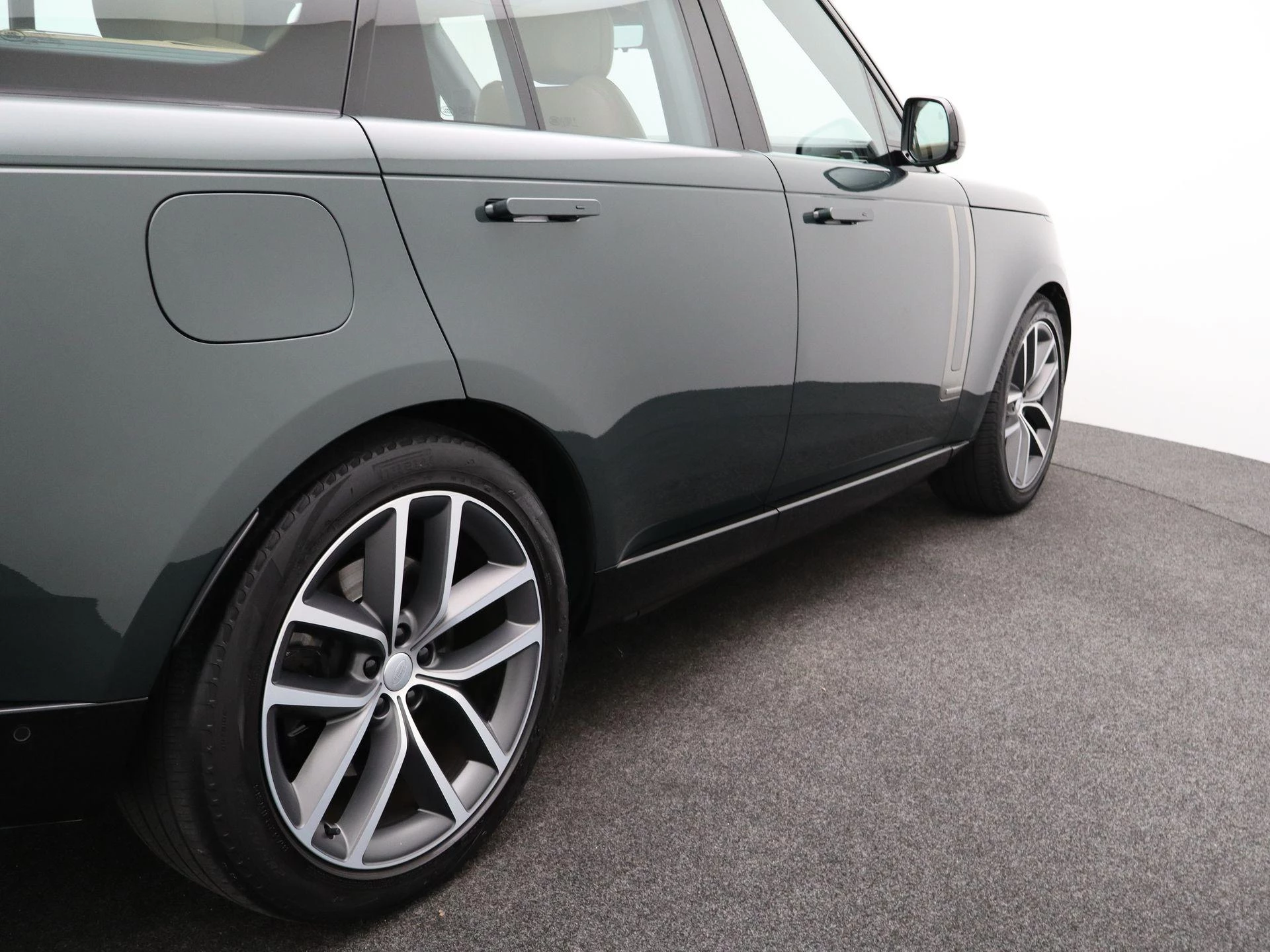 Land Rover-Range Rover-image-50