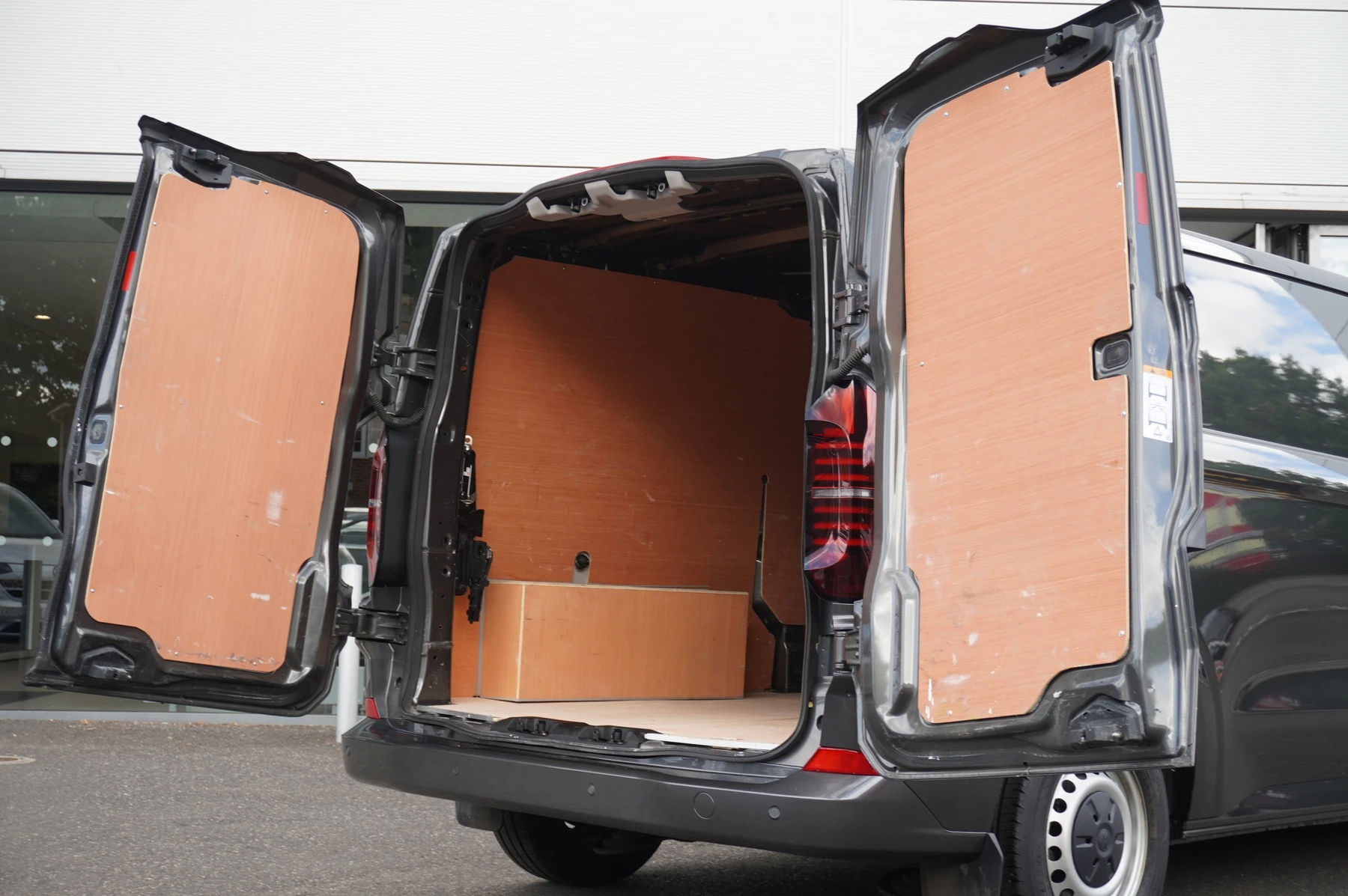 Volkswagen-Transporter-image-19