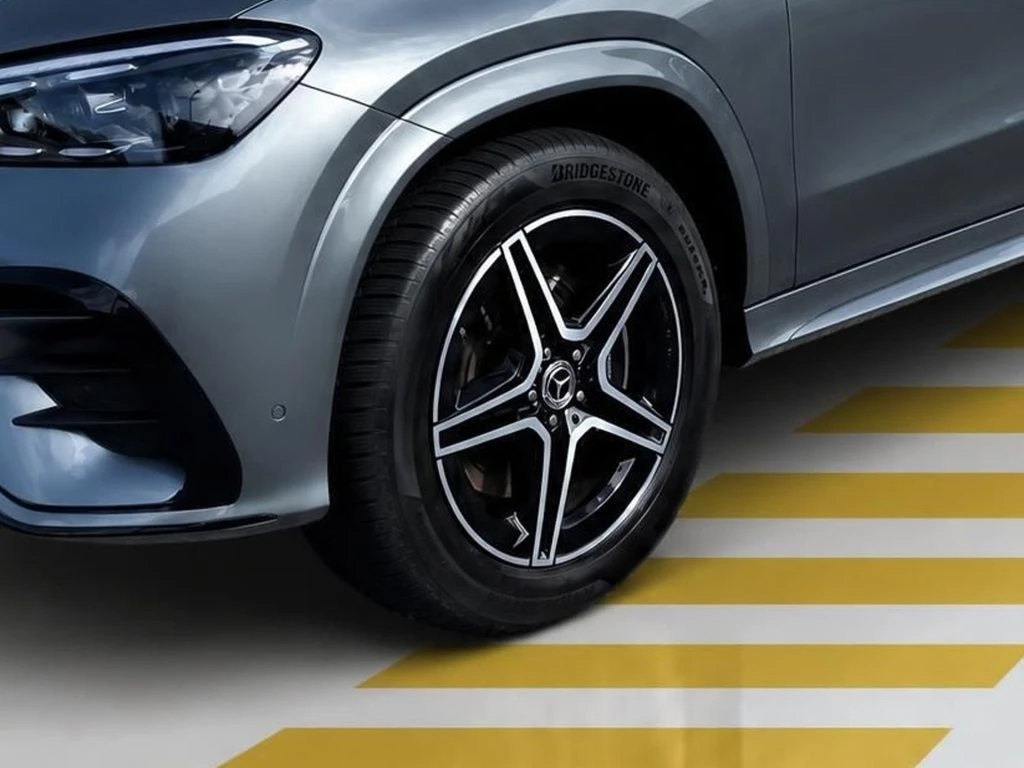 Mercedes-Benz-GLE 300 d-image-5