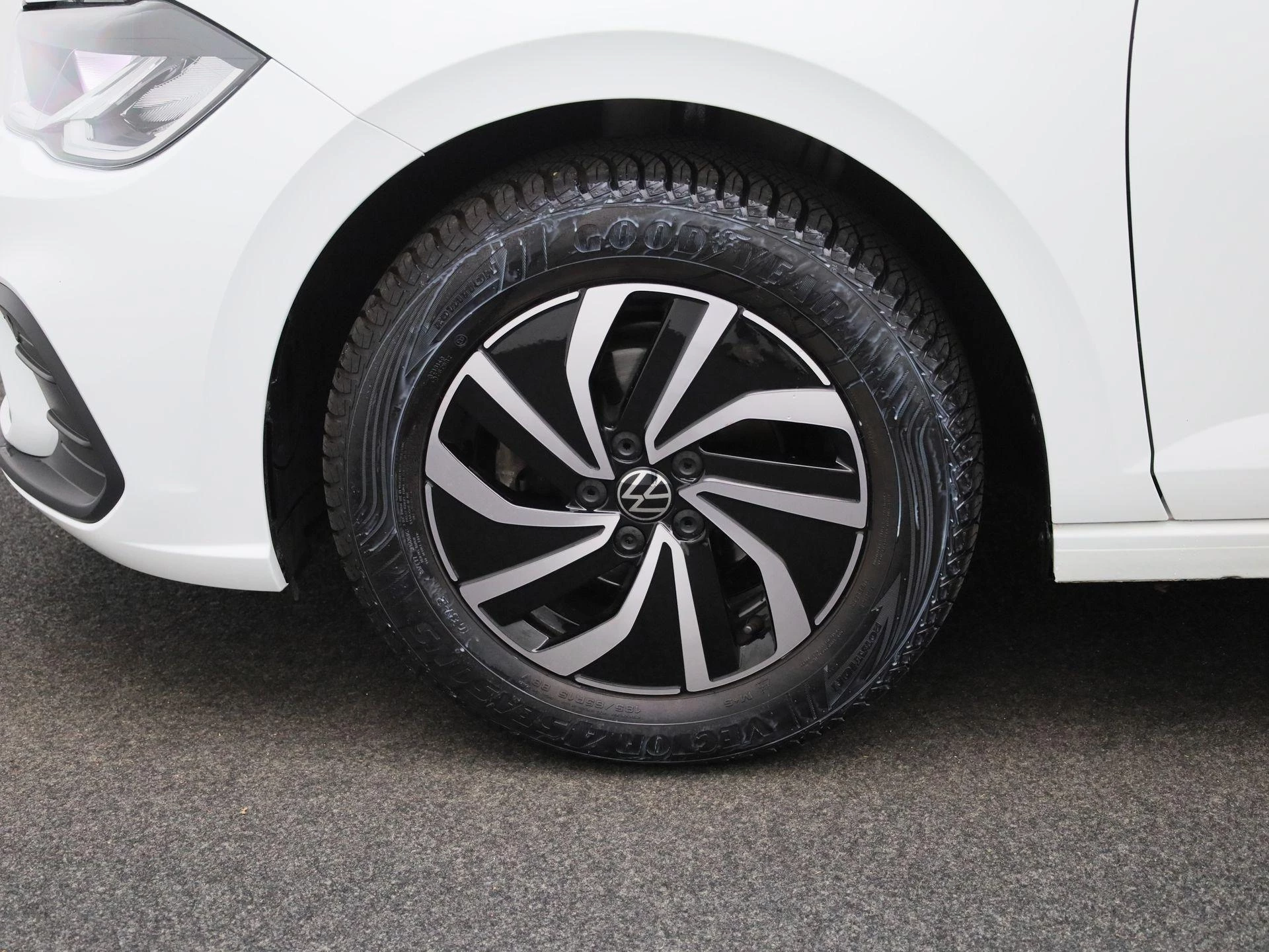 Volkswagen-Polo-image-10