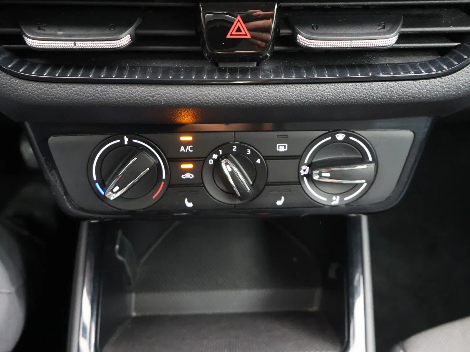 Škoda Fabia Fabia 1.0i Selection *APP CONNECT*PDC*ZETELVERWARMING*DIGITAL DASHBOARD*...