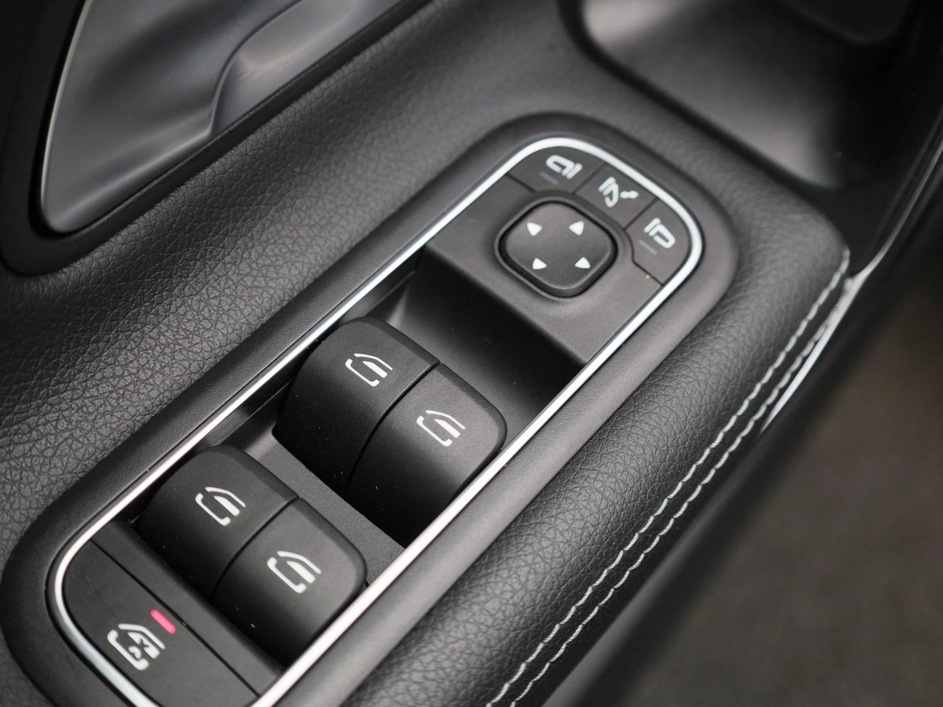 Mercedes-Benz-CLA-image-31